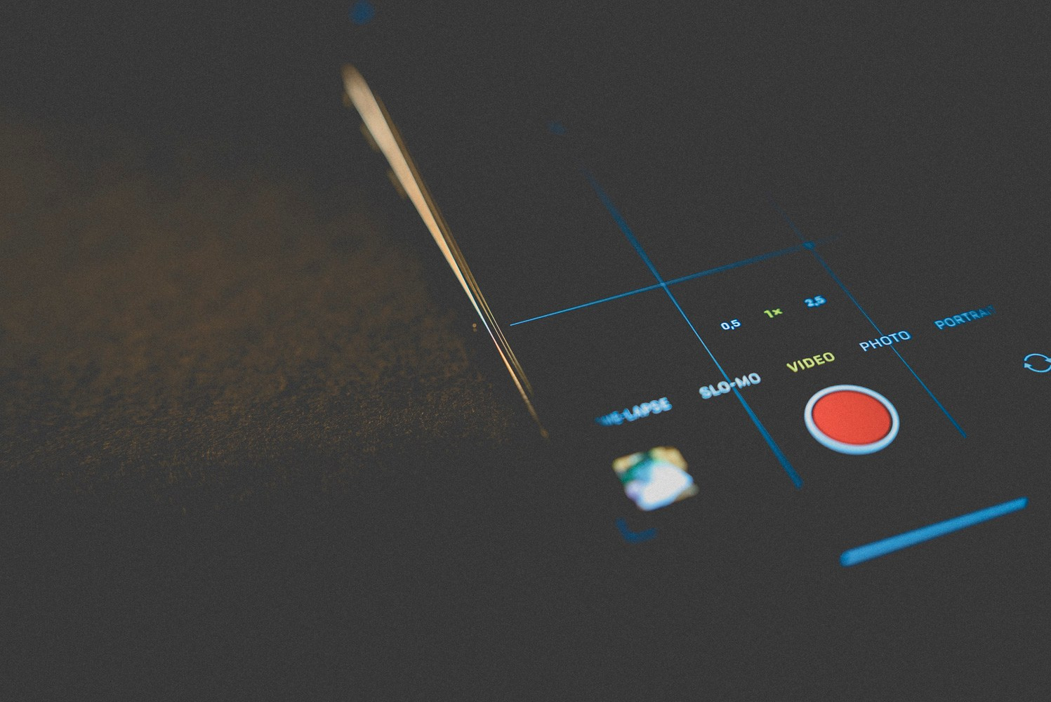 Filmēšanas kursi, gan klātienes, gan online. Video shooting and creating with phone, iPhone Video School