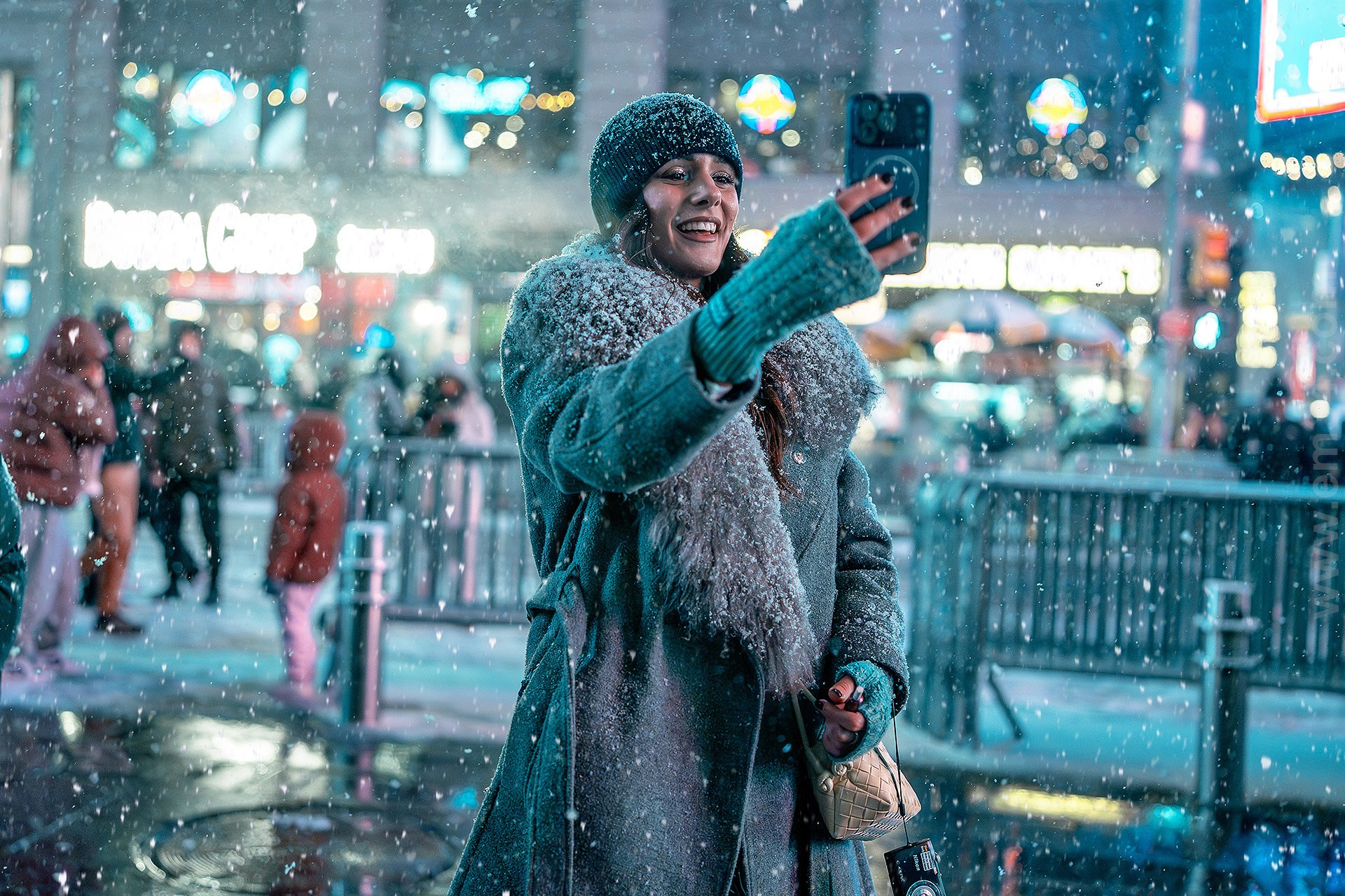 New York City Snowfall Street Photography — Night Winter Scenes Capturing Emotions, Reactions & Euphoria of Falling Snow. Emin Kuliyev — Award-Winning Wedding Photojournalist NYC & USA | Best Wedding Photographer Known for Candid, Timeless Moments