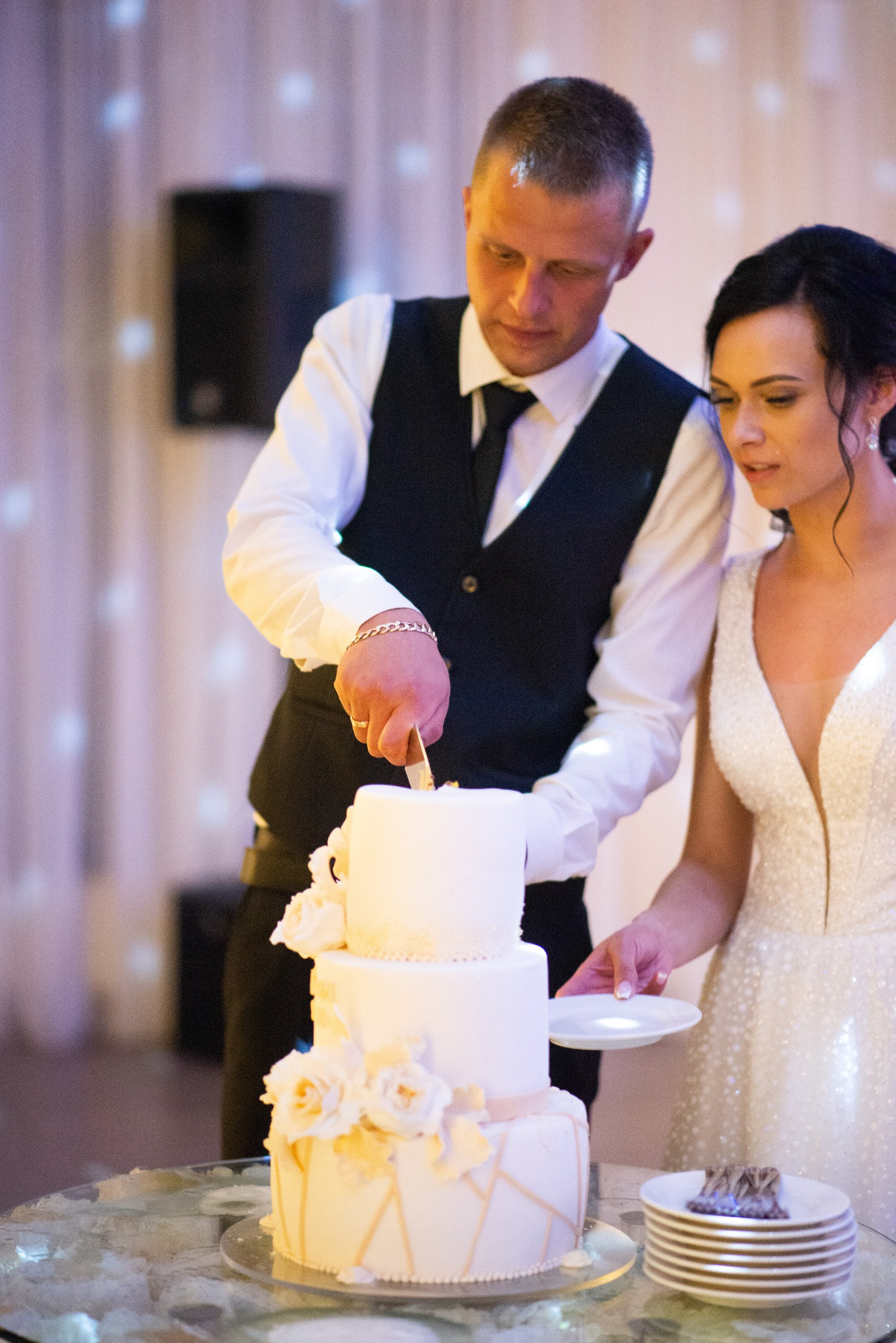 Vestuvių fotosesija, ceremonija, Vestuvių pasiruošimo fotografavimas. Vestuvių fotografas Vilnius Trakai kaina vestuvių fotografavimas fotografė personal.lt photogrpahy kainos jaunoji jaunikis nuotaka santuoka vestuvės, profesionali natūrali meninė reportažinė klasikinė fotosesija, vestuvių fotosesija gamtoje dvare
