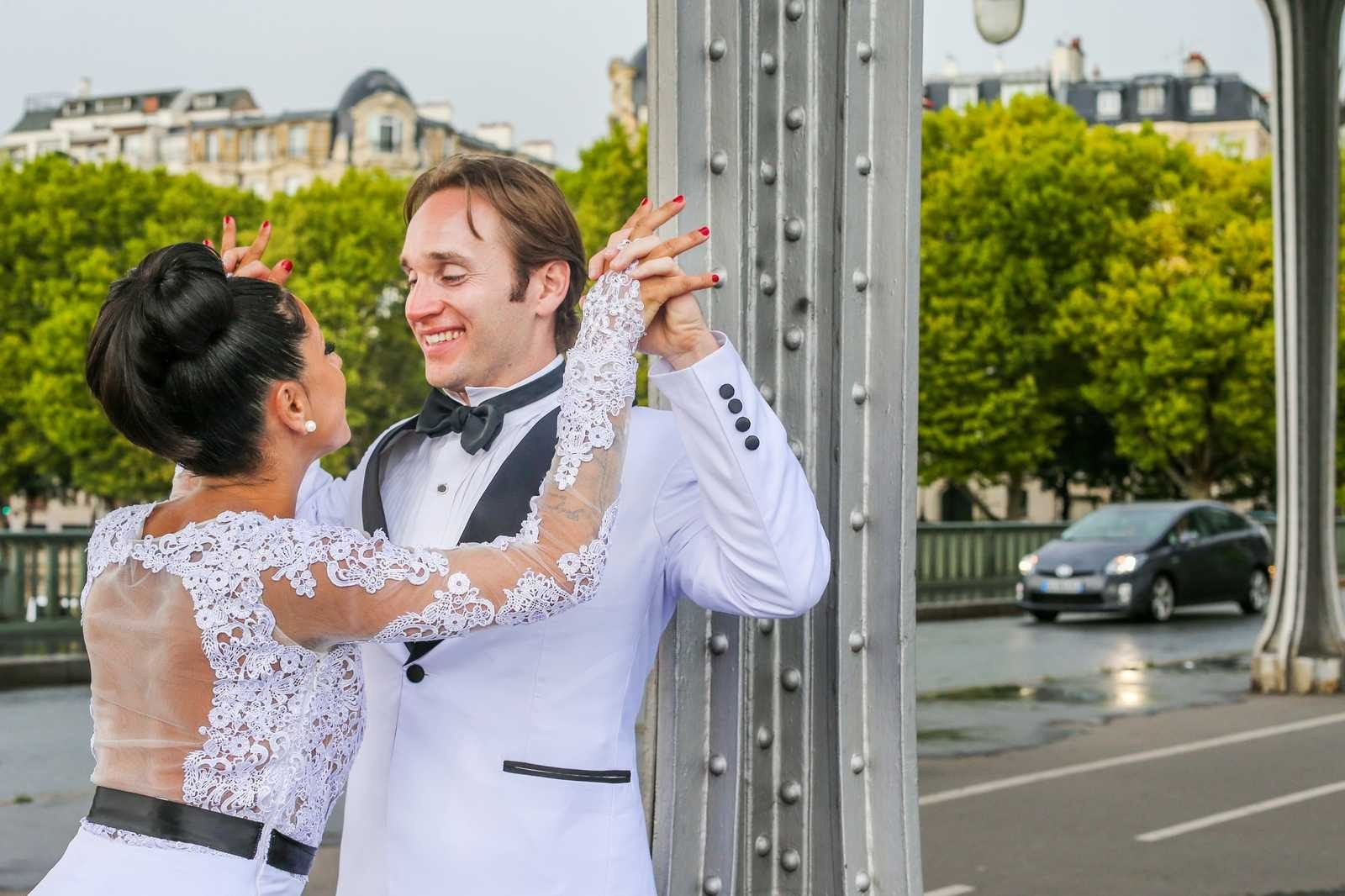 Bir-Hakeim Bridge in Paris — The Iconic Location for Luxury Proposal & Elopement Photography. Photographe à Paris