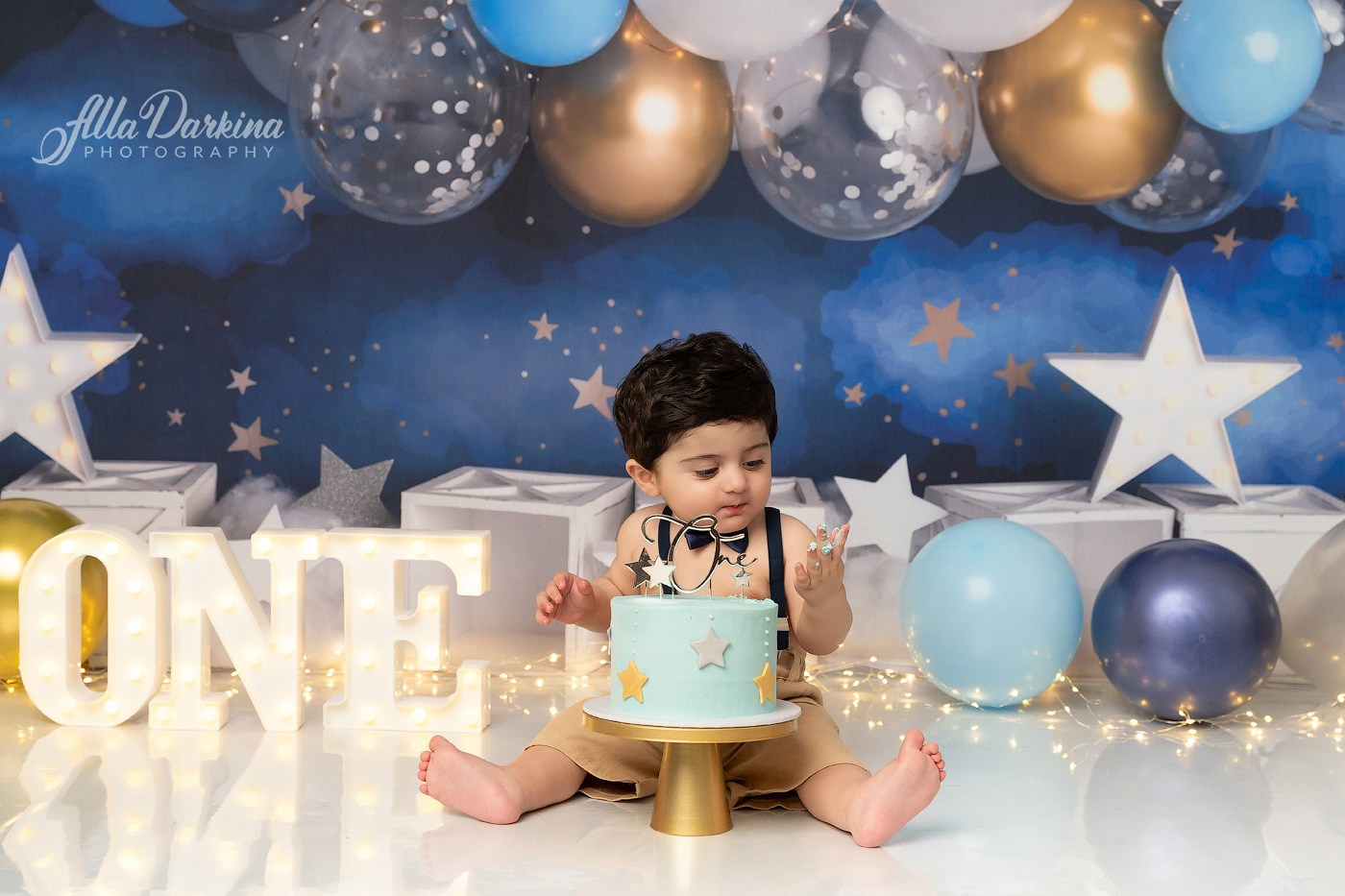 Starry Night Cake Smash Session. Newborn and family photographer. Hills District. Sydney