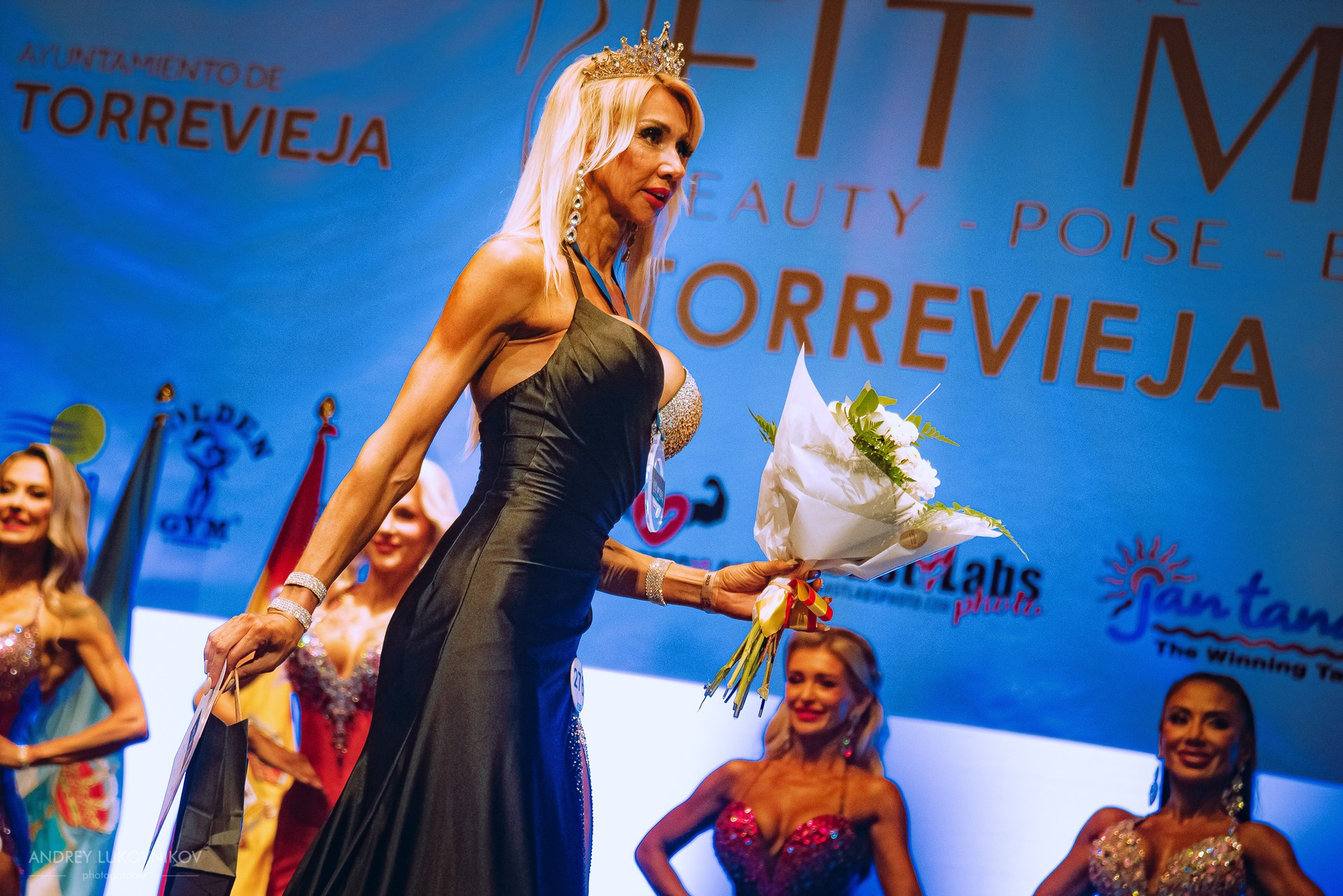 Sesión fotográfica de reportaje para el concurso internacional IFBB Miss Fit Model Europe 2024 en Torrevieja | Fotógrafo Andrey Lukovnikov