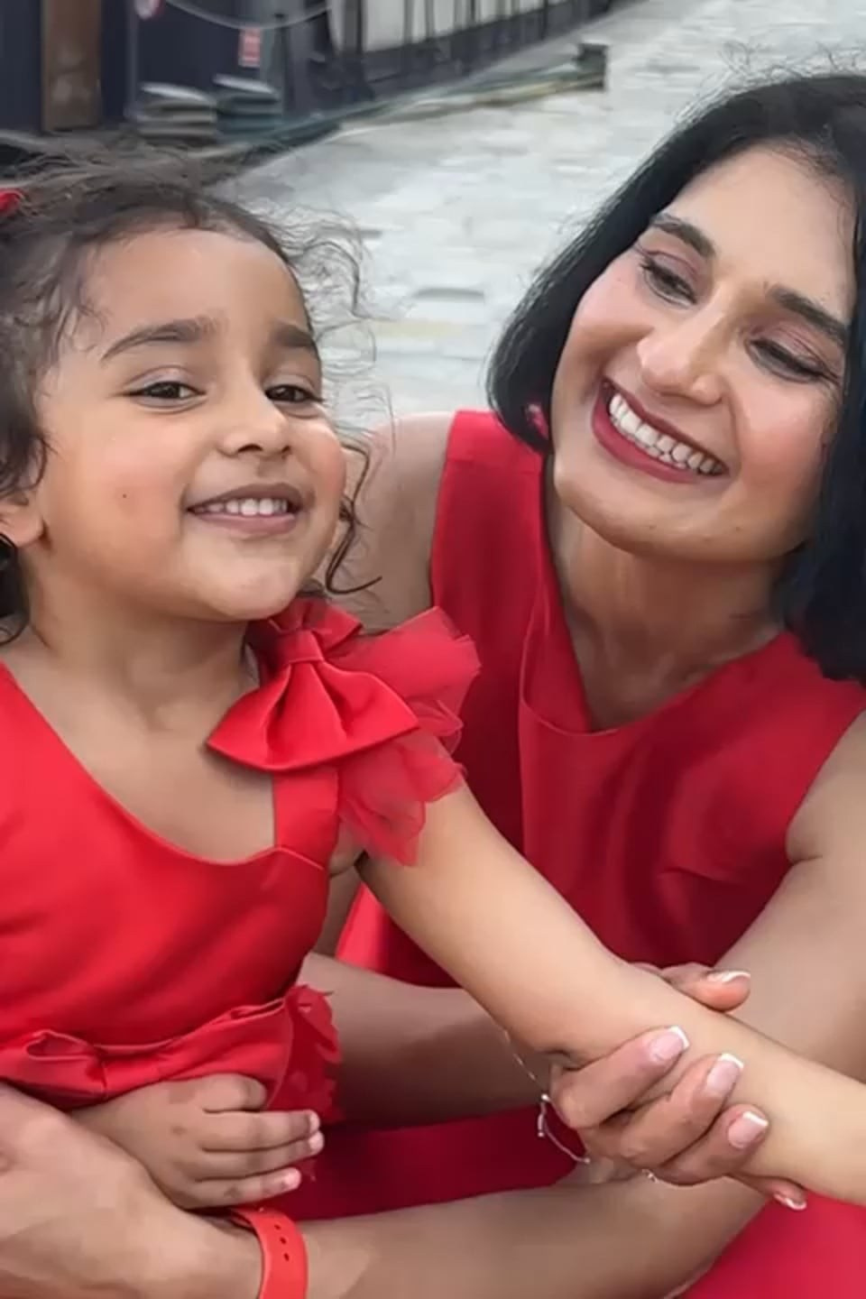 Paris Family Photographer — Artistic Family Photo & Video Experiences with Liya. Photographe à Paris