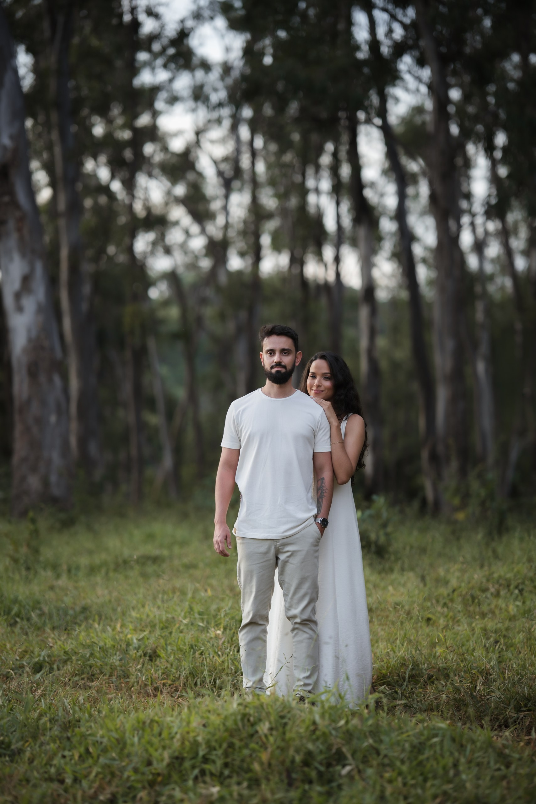 Ensaio de casal ao ar livre com Diego e Luana, celebrando uma das fases mais especiais da história deles.