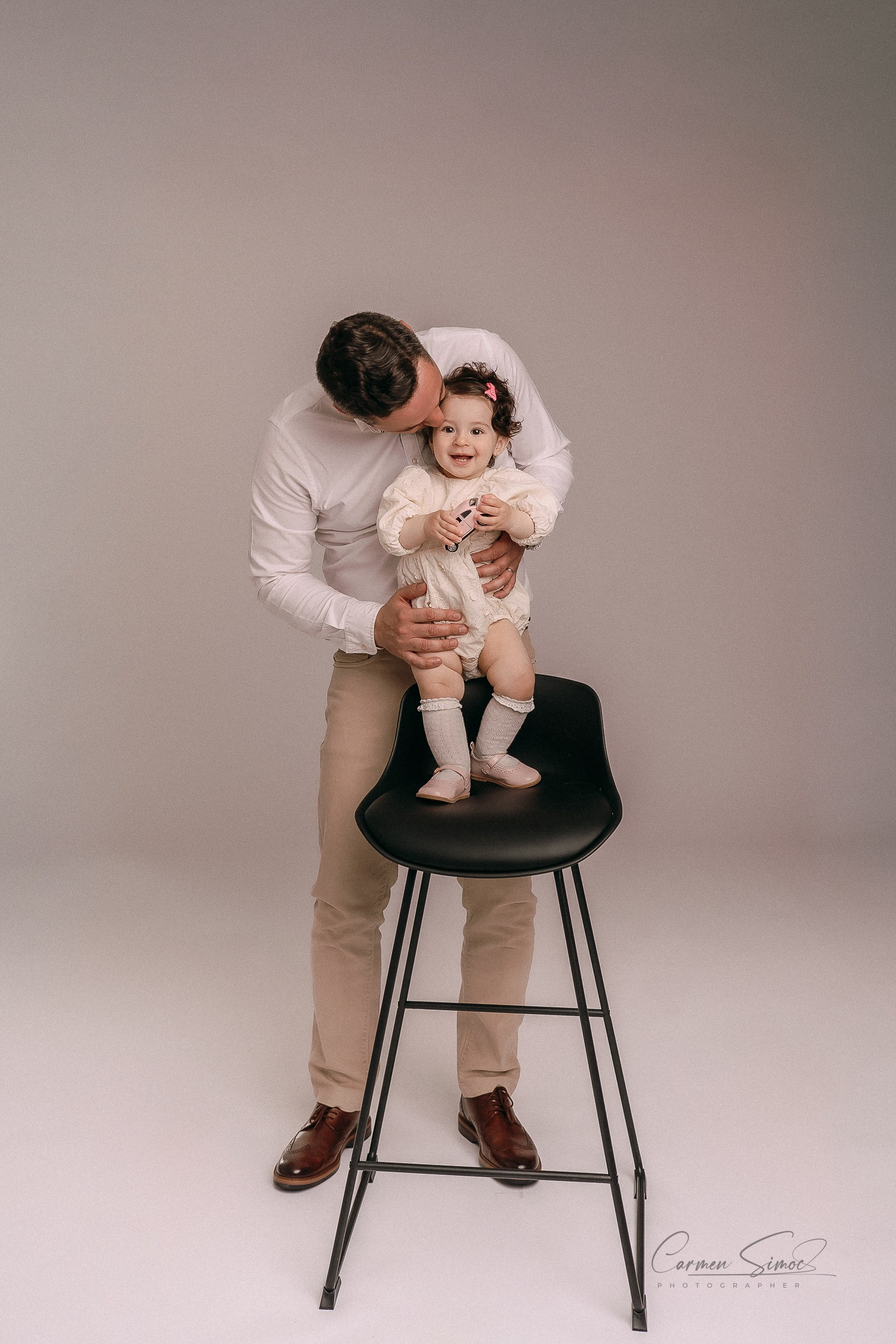 Servicii foto. Fotograf de familie, evenimente, produs și brand personal în Zalau, Cluj-Napoca Carmen Simoc