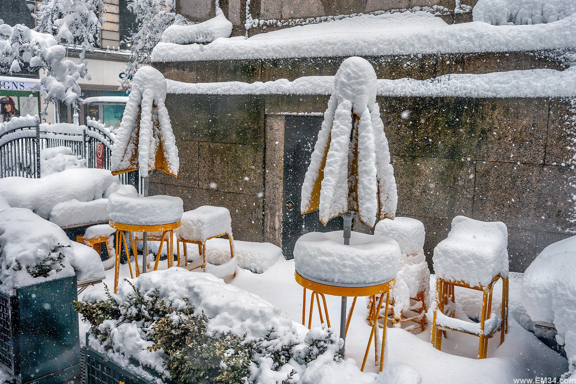 Blizzard in Manhattan, New York — two days ago. After 25 years here I braved the freezing storm to capture fairy-tale snow at iconic spots. Emin Kuliyev — Award-Winning Wedding Photojournalist NYC & USA | Best Wedding Photographer Known for Candid, Timeless Moments