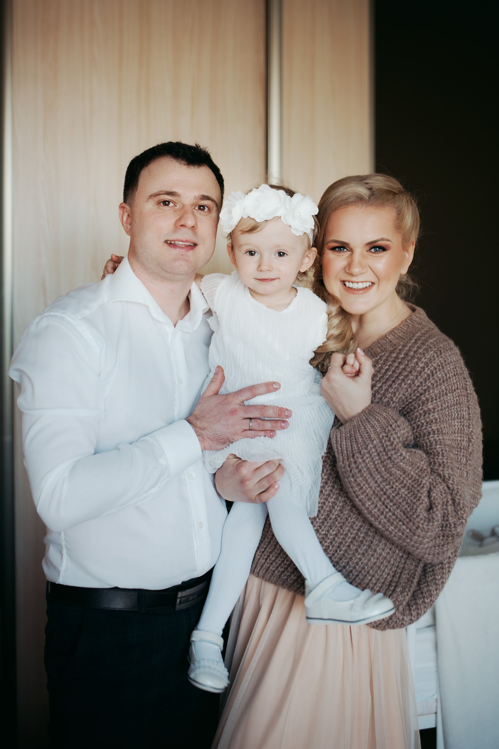 Krikštynos, krikštas, krikštynų fotosesija, ceremonija, bažnyčia krikštynų pasiruošimo fotografavimas. Krikštynų fotografas Vilnius Trakai kaina krikštynų fotografavimas fotografė personal.lt photogrpahy kainos šeima, vaikai profesionali natūrali meninė reportažinė klasikinė fotosesija, krikštynų fotosesija gamtoje