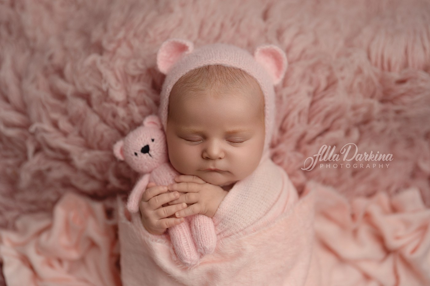 Newborn session price guide. Newborn and family photographer. Hills District. Sydney