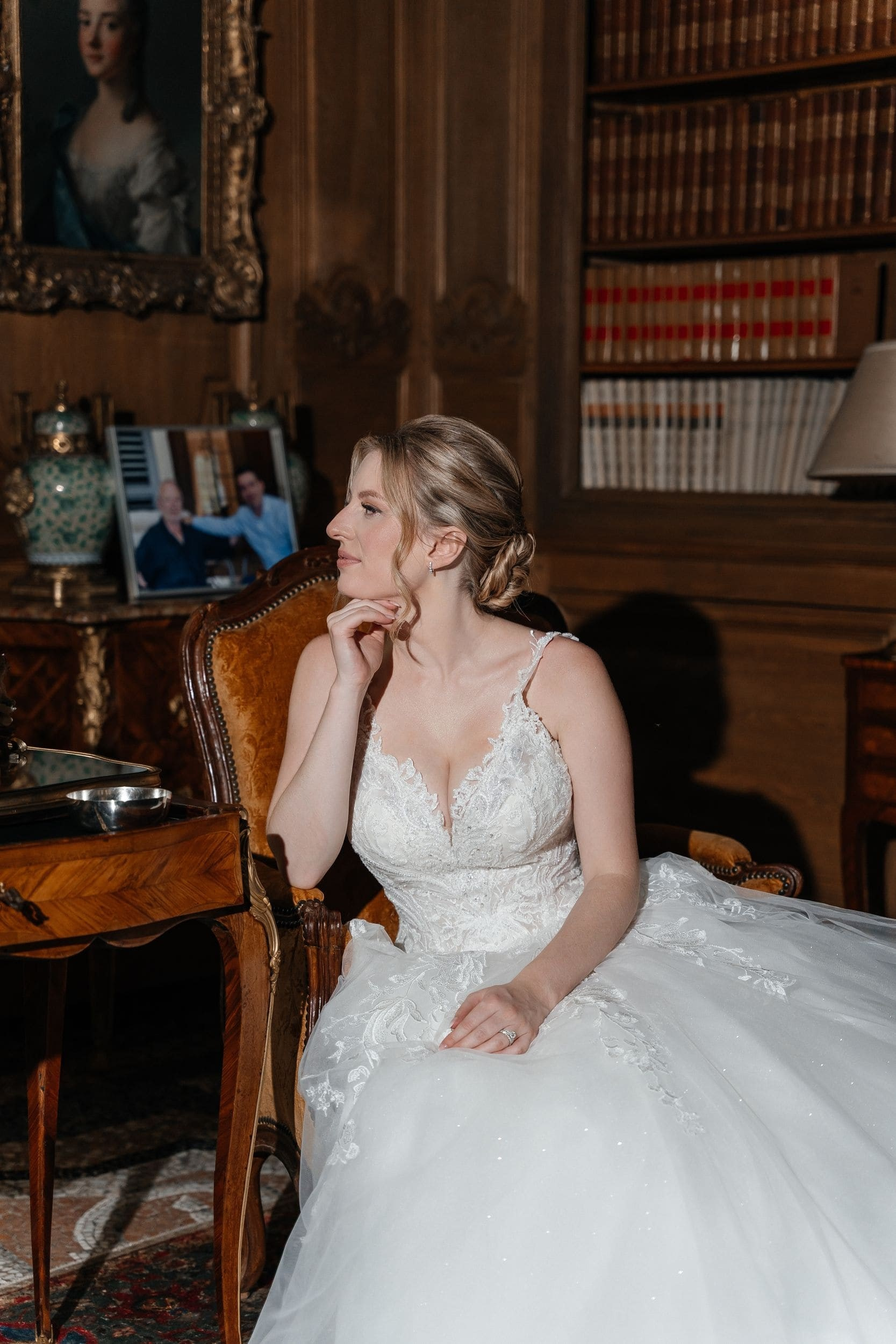 bride photos inside villa