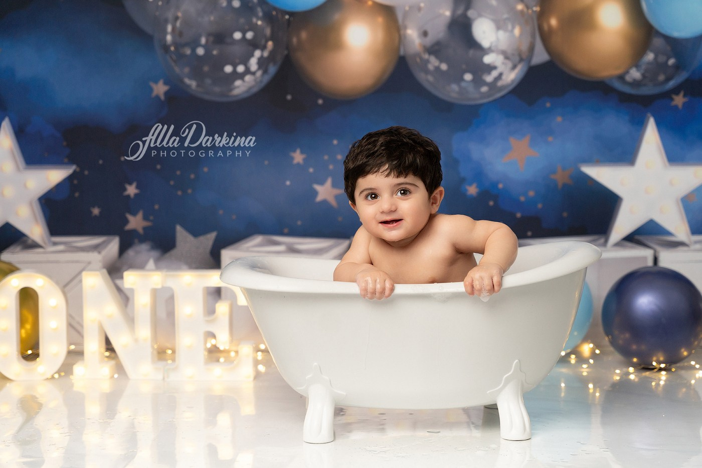Starry Night Cake Smash Session. Newborn and family photographer. Hills District. Sydney