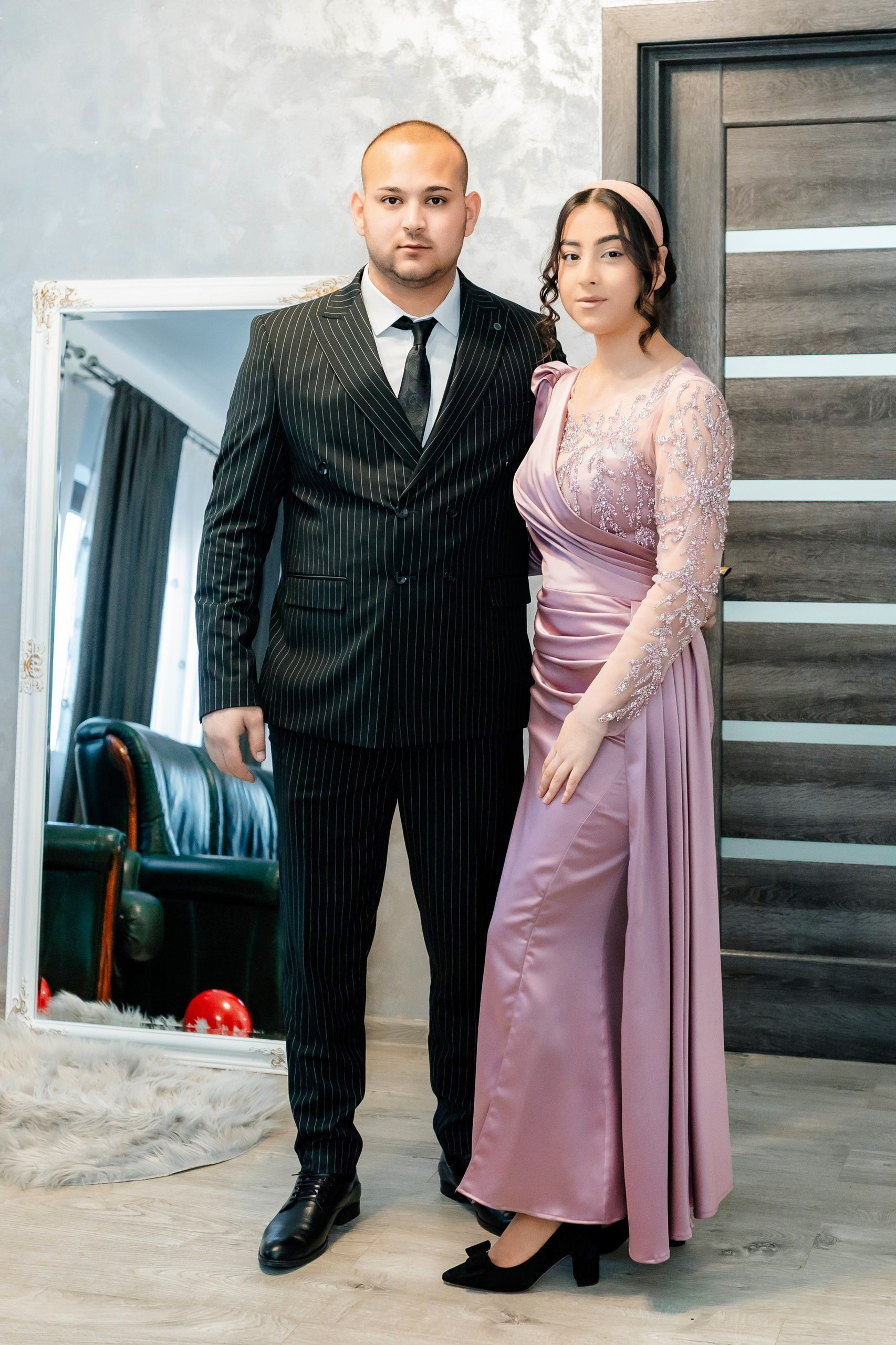 Fotograf nuntă Târgu Neamț – Samuel și Roxana, fotografie autentică realizată de AlinoFotoStudio 2. Fotograf nuntă Iași, Bacău, Suceava și Botoșani – Alin Chirilă surprinzând momente reale de nuntă 3. Fotografie de nuntă cu emoție și credință – AlinoFotoStudio, fotograf povestitor 4. Fotograf profesionist nuntă în Moldova – cadre naturale și pline de emoție 5. Alin Chirilă fotograf nuntă – poveste reală surprinsă prin fotografie 6. Fotograf nuntă cu stil documentar – momente autentice din ziua nunții Pregătiri mireasă acasă – fotografie naturală realizată de Alin Chirilă fotograf nuntă 8. Detalii din ziua nunții – fotograf nuntă Iași și Botoșani, AlinoFotoStudio 9. Emoții din dimineața nunții – fotograf profesionist Moldova 10. Cadre autentice din pregătiri – fotograf nuntă Suceava și Bacău Ceremonie religioasă nuntă – moment emoționant surprins de fotograf Alin Chirilă 12. Nuntă cu valori creștine – fotografie din biserică realizată cu discreție 13. Rugăciune și emoție în ziua nunții – fotograf nuntă Târgu Neamț 14. Legământ în fața lui Dumnezeu – fotografie de nuntă autentică 15. Fotograf nuntă biserică – momente sincere și pline de semnificație Petrecere de nuntă – cadre naturale realizate de AlinoFotoStudio 17. Bucurie și dans la nuntă – fotograf nuntă Iași și împrejurimi 18. Momente autentice de la restaurant – fotograf nuntă Bacău Suceava 19. Atmosferă de nuntă surprinsă discret – Alin Chirilă fotograf -AlinoFotoStudio – fotograf nuntă cu abordare naturală și emoțională 21. Alin Chirilă fotograf – povestitor prin fotografie de nuntă 22. Fotograf nuntă în Moldova – stil documentar și autentic 23. Fotografie de nuntă sinceră și elegantă – AlinoFotoStudio- Fotograf nuntă Iași Bacău Suceava Botoșani – Alin Chirilă AlinoFotoStudio 26. Fotograf nuntă Târgu Neamț și Moldova – fotografie profesională de eveniment 27. Fotograf nuntă cu valori creștine și stil documentar – AlinoFotoStudio - Alin Chirilă – AlinoFotoStudio Fotograf nuntă Iași • Bacău • Suceava • Botoșani - Samuel & Roxana, Târgu Neamț -Momente reale, trăite sincer și păstrate pentru totdeauna.