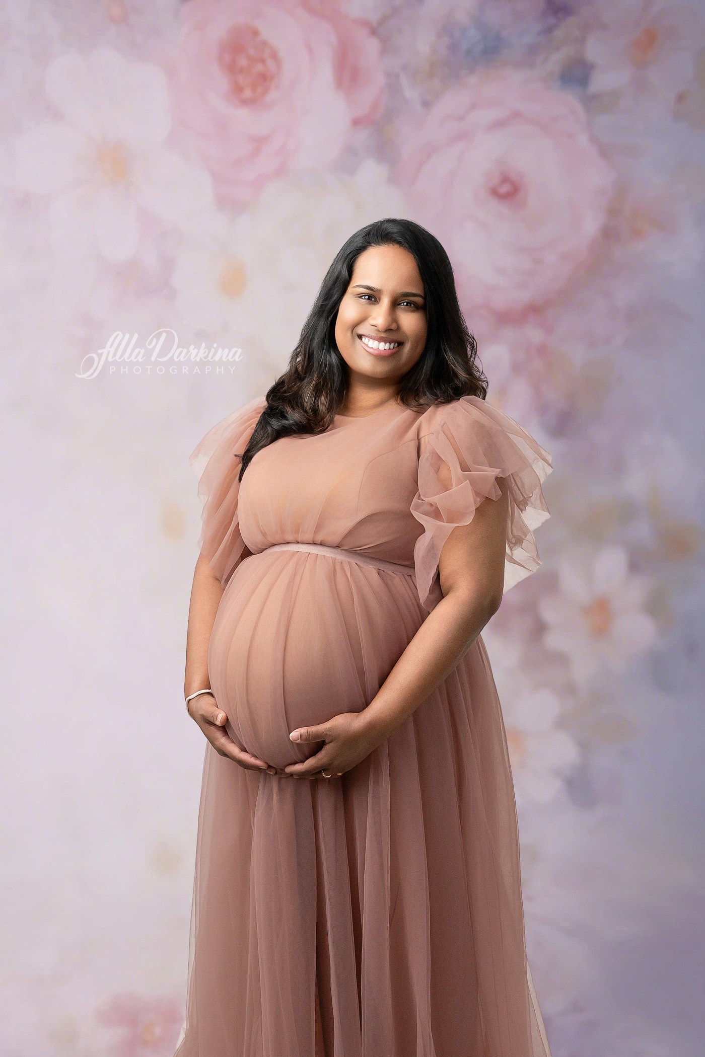 Professional maternity photographer in Sydney. Newborn and family photographer. Hills District. Sydney