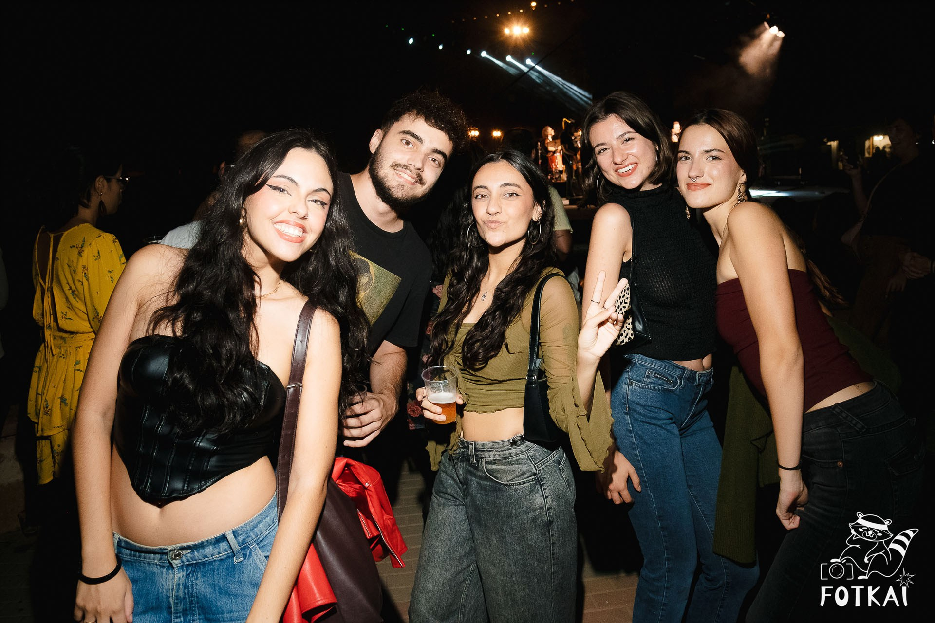 Фотоотчёт Street Food Market Torrevieja — Seguridad Social & Las Hienas DJs | FOTKAI