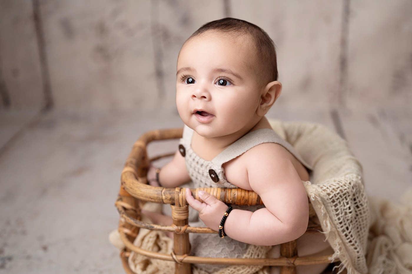 Photo session for 3-12 months babies price guide. Newborn and family photographer. Hills District. Sydney
