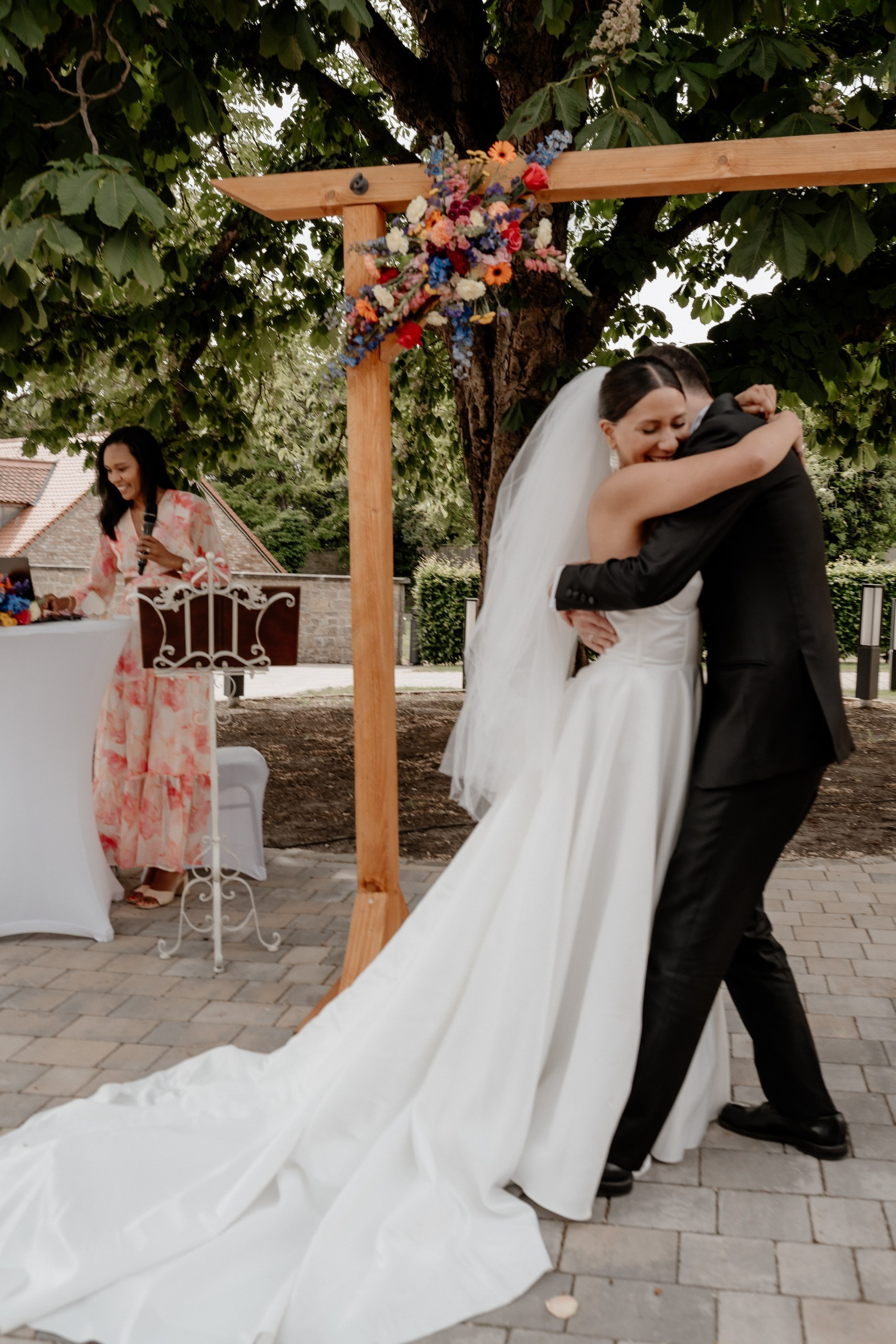 Hochzeit auf Gut Wöllried Würzburg – Janice & Thomas | Anna Saribekyan Fotografie. Anna Saribekyan – Beste Hochzeitsfotografin in Würzburg, Top 10 in Deutschland