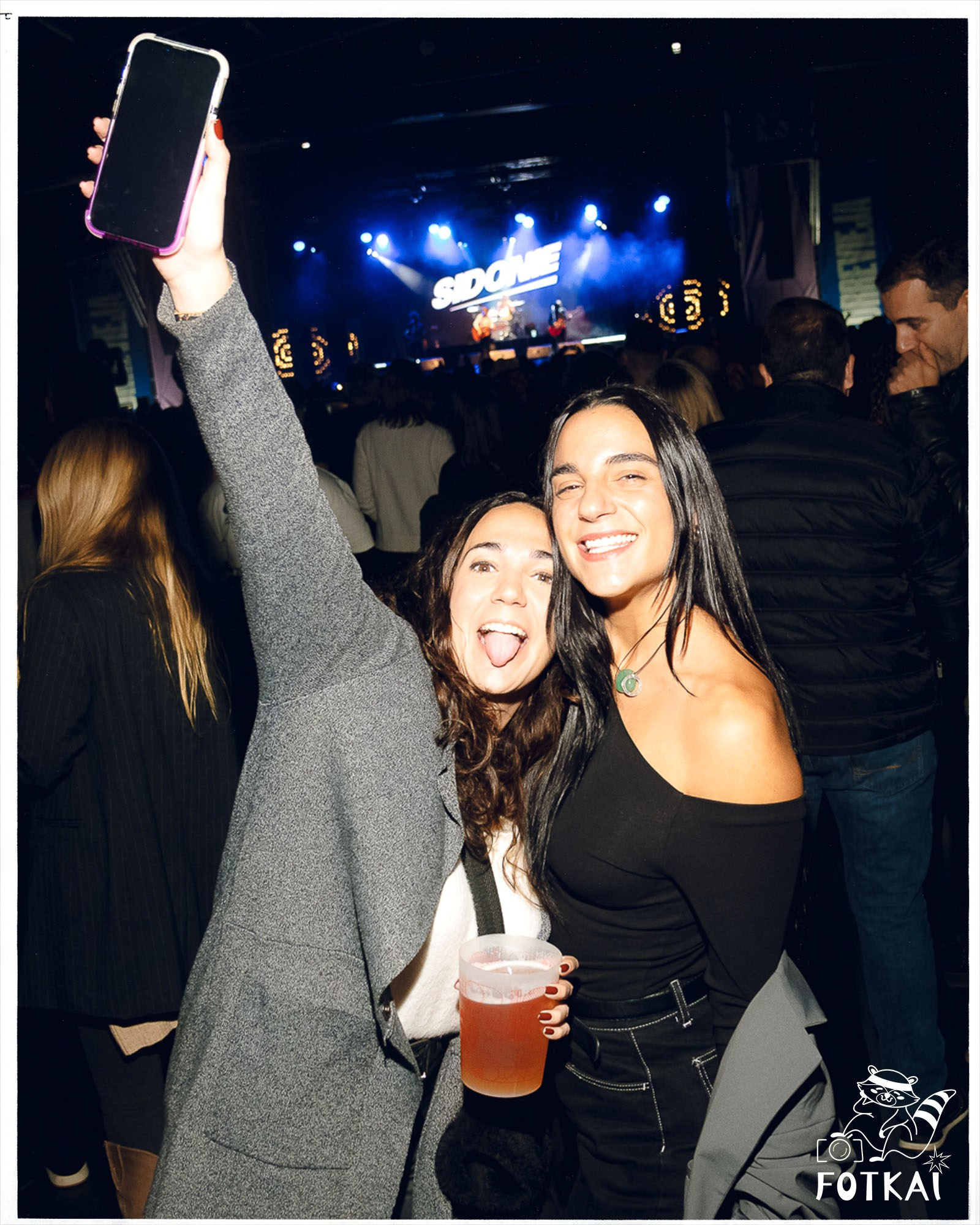 Sidonie y La La Love You en Torrevieja: una noche de contrastes que encendió el Palacio de los Deportes | FOTKAI