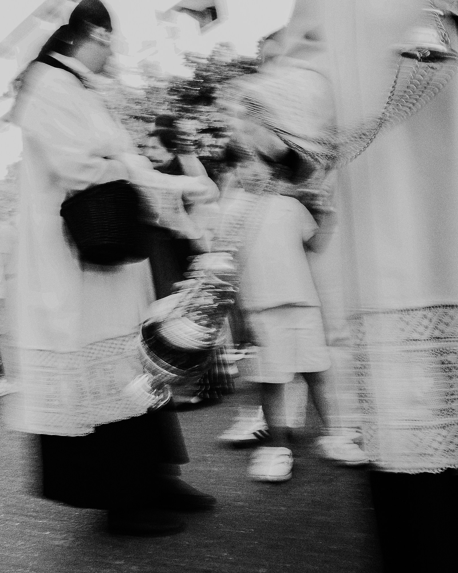 Cuando la calle te pone a prueba: Fotografía Documental en el Corpus de Huelva con Ricoh GR IV. Fotógrafo profesional en Sevilla Francisco Guerrero