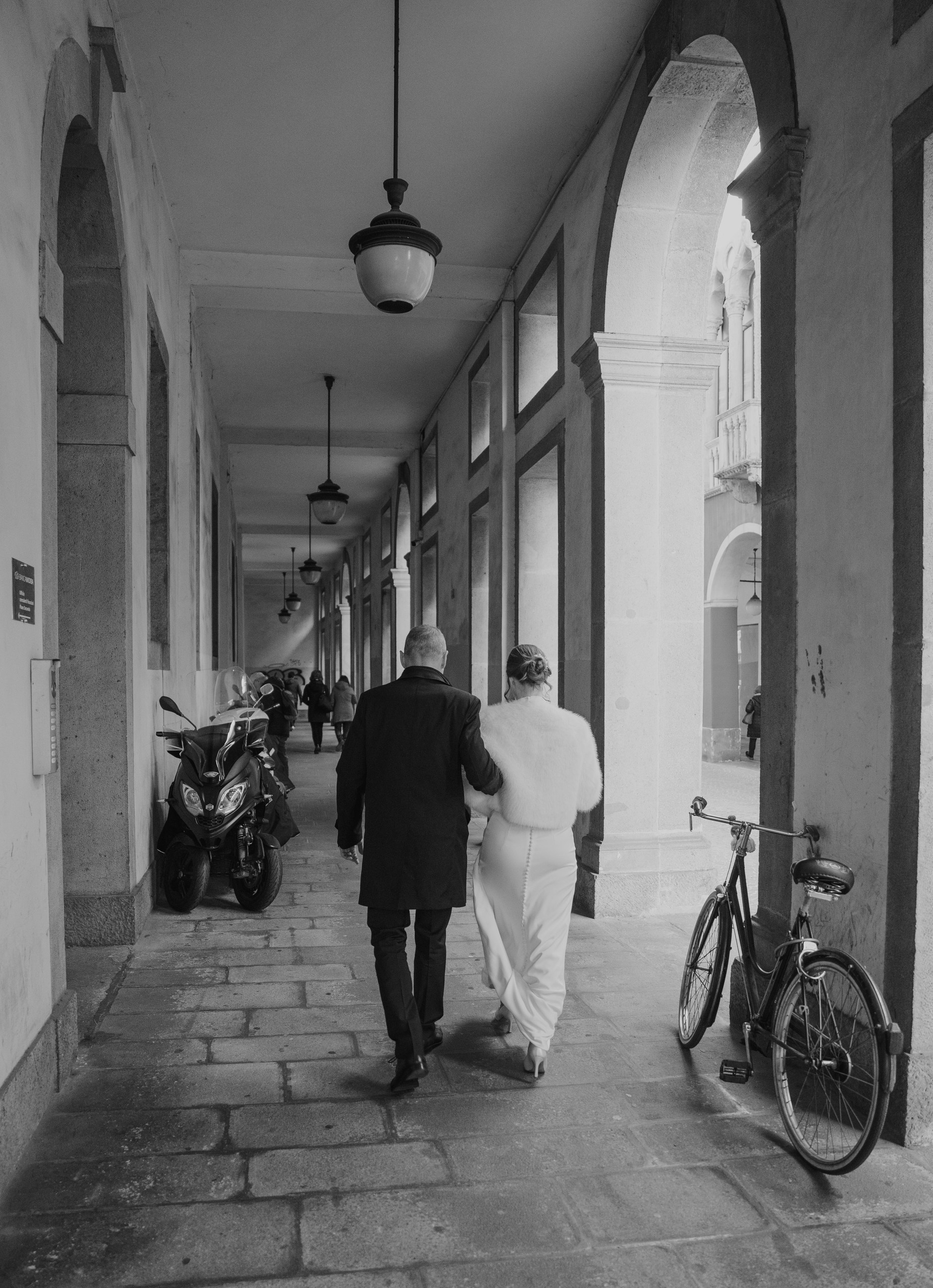 Wedding at Caffè Pedrocchi, Padua. El Velo Blanco I Wedding Photographers