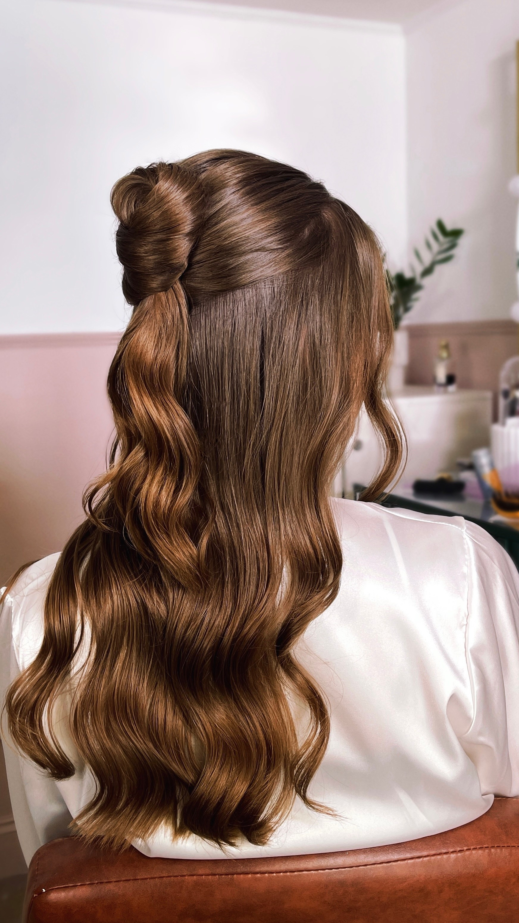 Bridal hairstyles, wedding hairstylist, elegant wedding hair. Makeup artist and Hair stylist in London