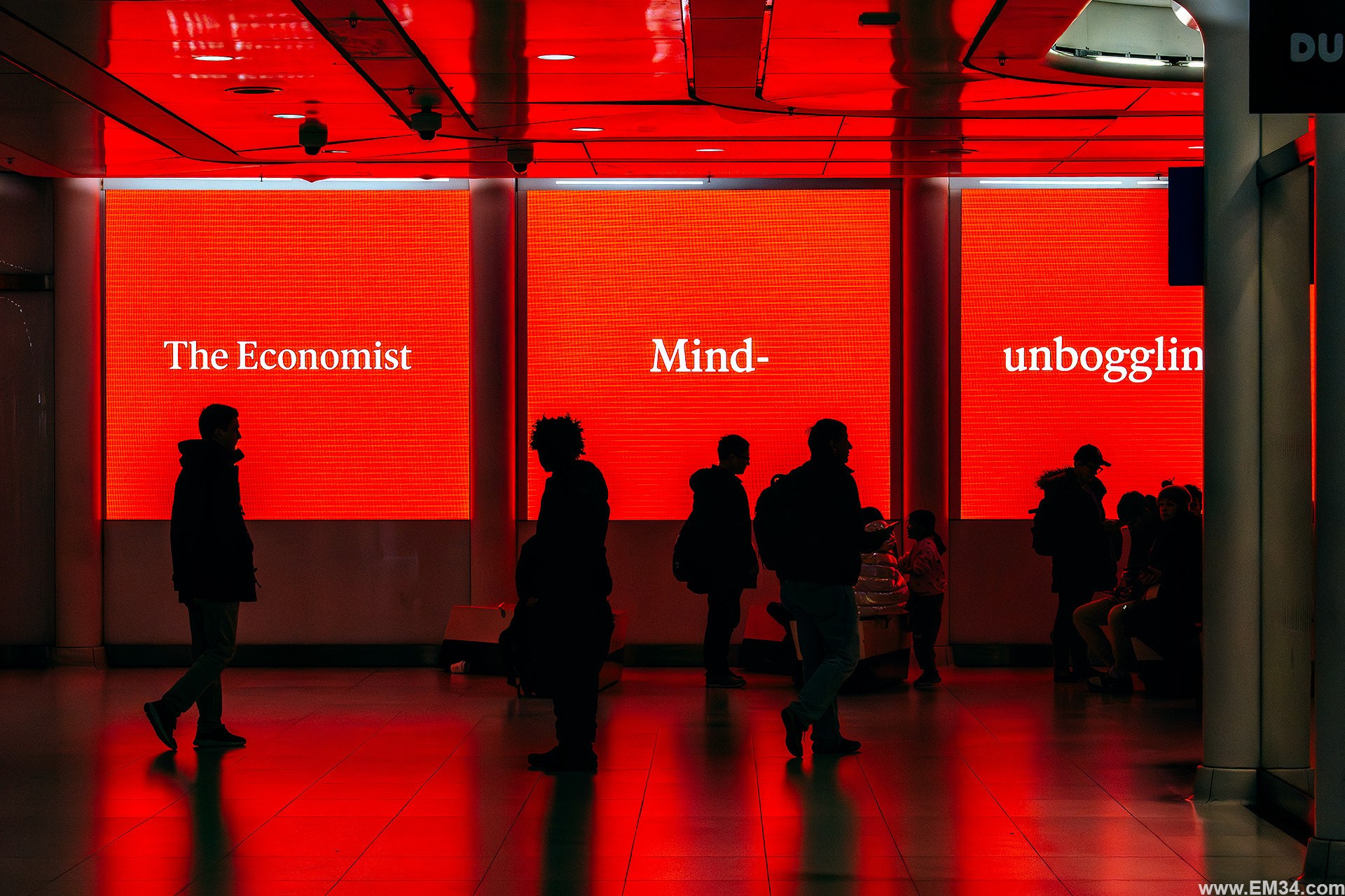 Manhattan Snowfall Street Photography — Wall Street to Brooklyn Bridge, Quiet Winter Mood Before NYC Snowstorm. Emin Kuliyev — Award-Winning Wedding Photojournalist NYC & USA | Best Wedding Photographer Known for Candid, Timeless Moments