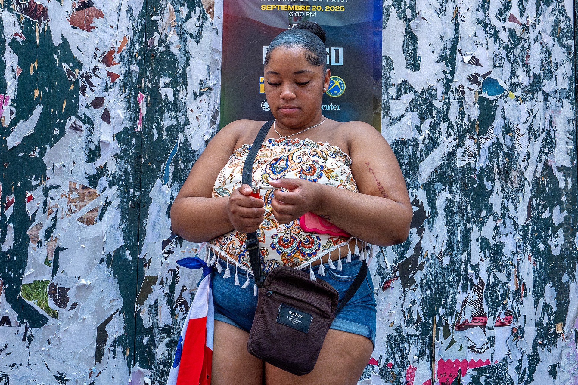 Dominican Day Parade NYC Photos — Sony A9 III + 16-35mm GM Lens Capturing 42nd to 55th Street in Stunning Street Photography. Emin Kuliyev — Award-Winning Wedding Photojournalist NYC & USA | Best Wedding Photographer Known for Candid, Timeless Moments