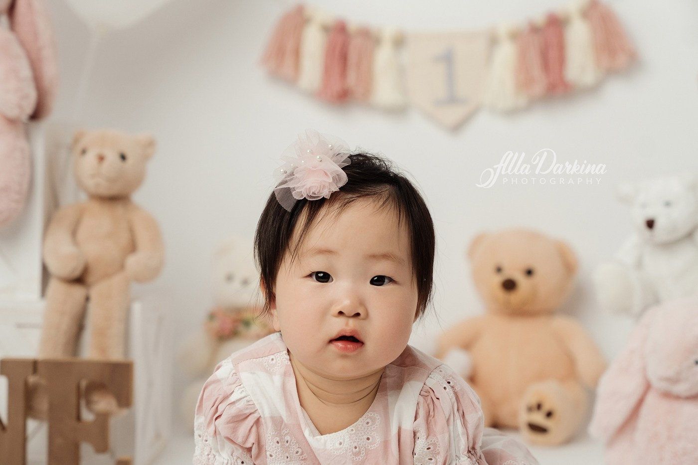 Cake smash session. Newborn and family photographer. Hills District. Sydney