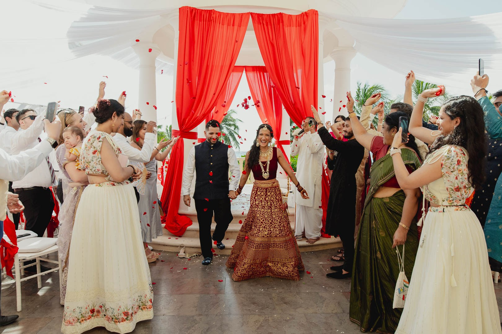 Destination wedding photographer based in Cancun and Riviera Maya with service worldwide