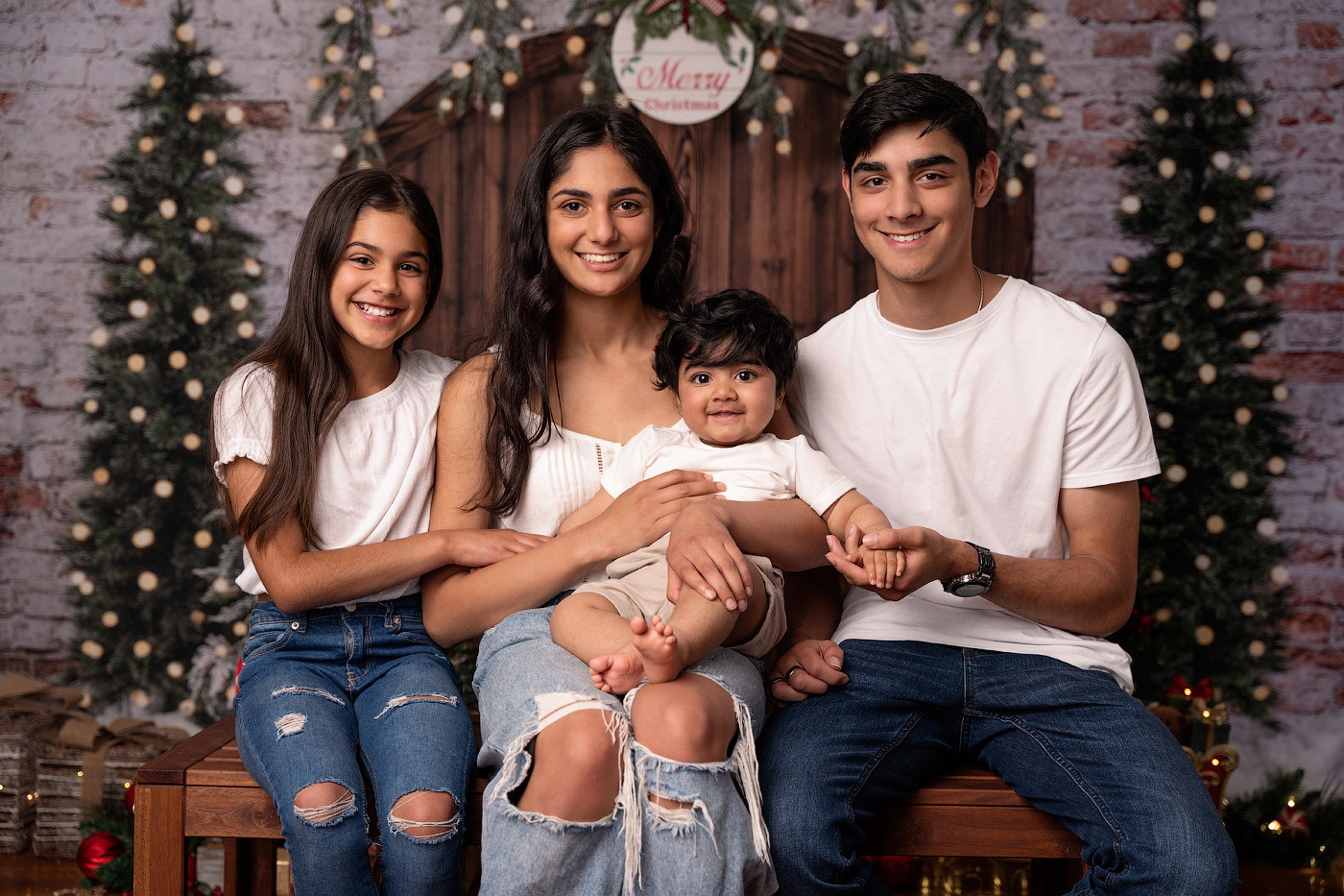 Christmas mini sessions 2025| Sydney. Newborn and family photographer. Hills District. Sydney