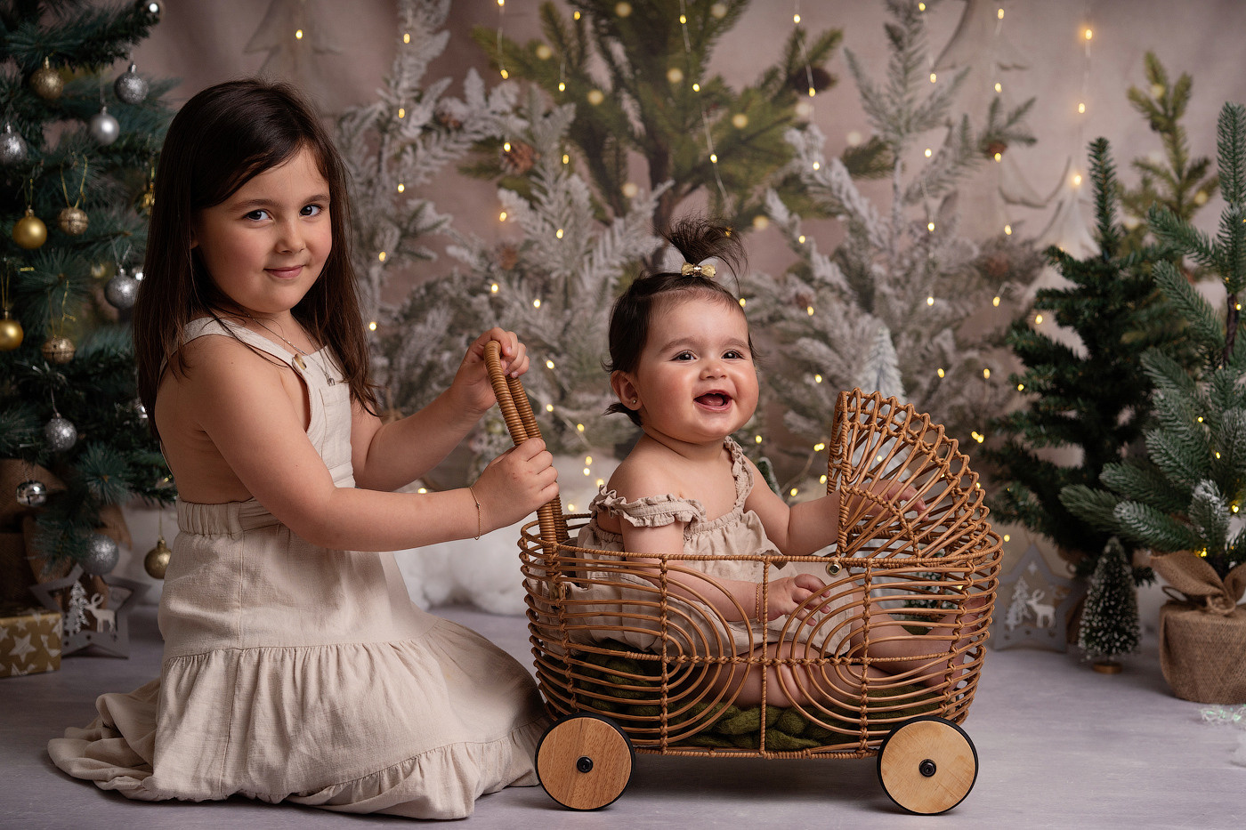 Christmas mini sessions 2025| Sydney. Newborn and family photographer. Hills District. Sydney