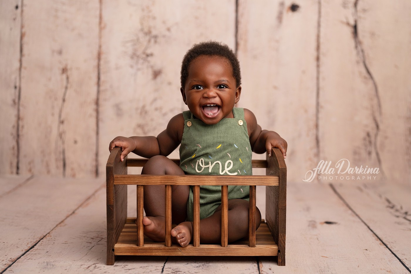 Photo session for 3-12 months babies price guide. Newborn and family photographer. Hills District. Sydney