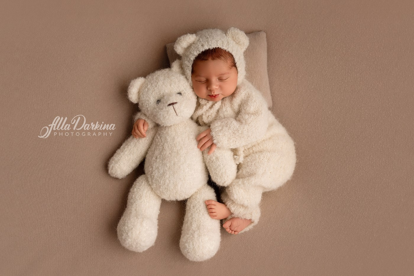Newborn and family photographer. Hills District. Sydney