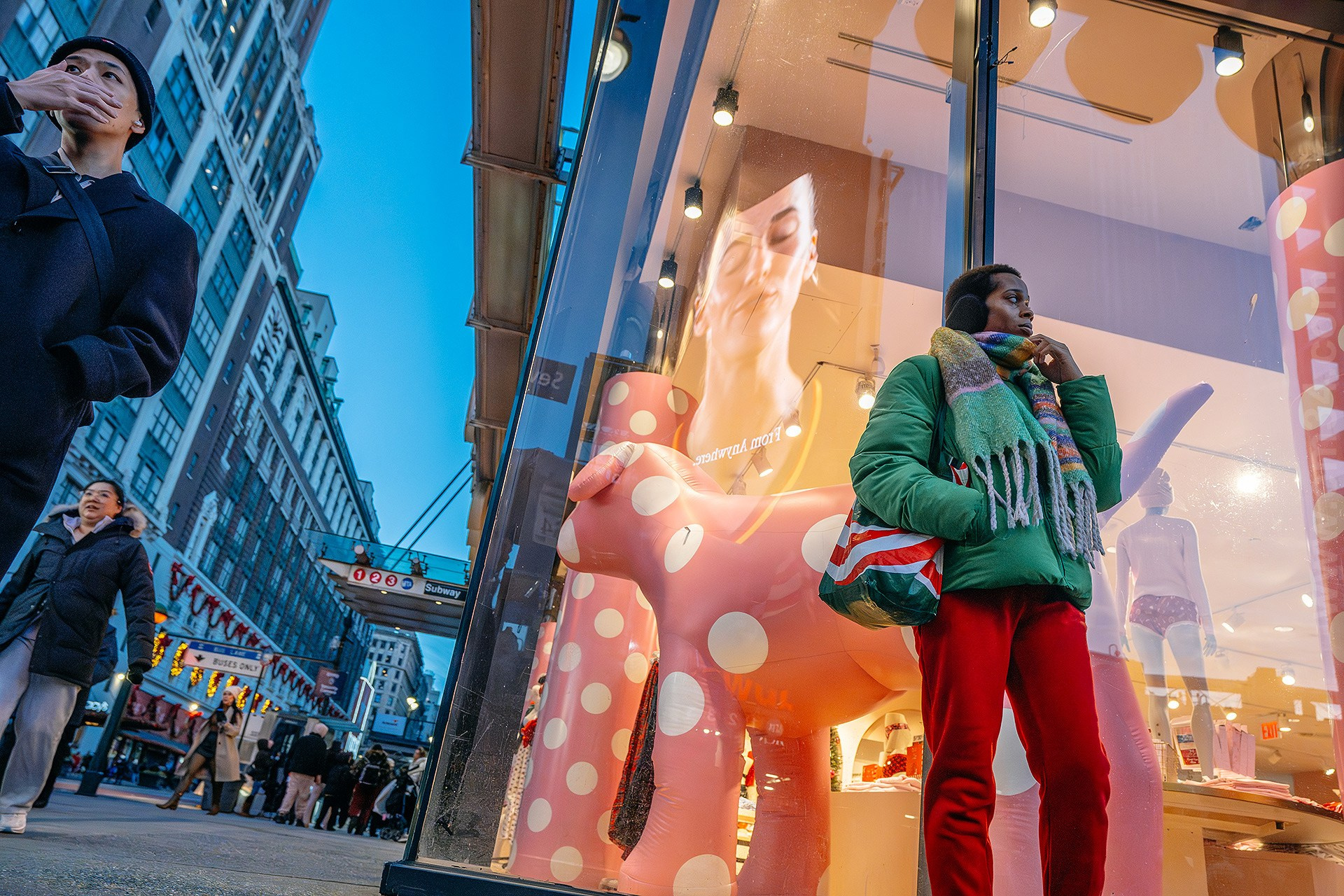 New York City Snowfall Street Photography — Night Winter Scenes Capturing Emotions, Reactions & Euphoria of Falling Snow. Emin Kuliyev — Award-Winning Wedding Photojournalist NYC & USA | Best Wedding Photographer Known for Candid, Timeless Moments