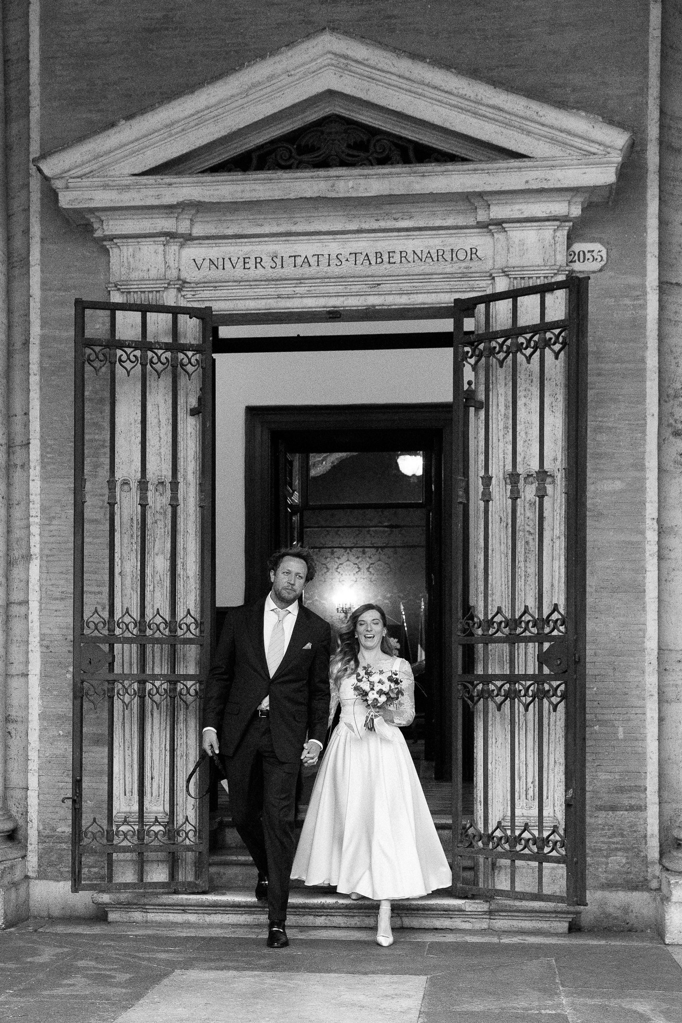 Helena & Douglas: An Intimate Wedding at Rome’s Campidoglio. Elizaveta Razumova | Fotografa Cinematica per Love Story, Matrimoni e Ritratti