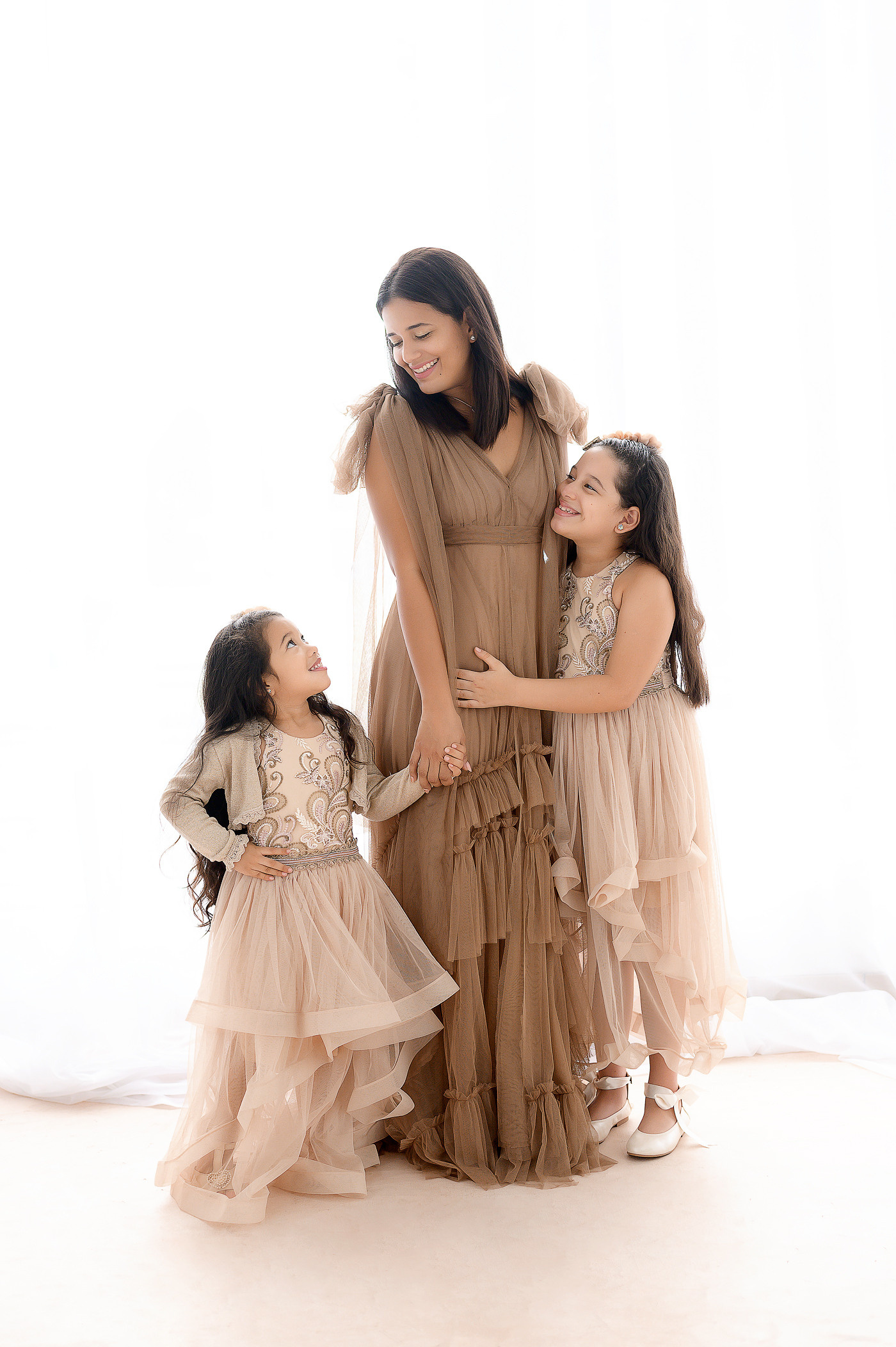 Preciosa mama con dos hermosas hijas