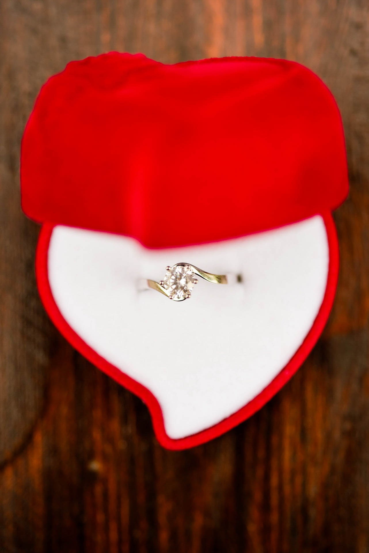 Verenički prsten - detalji sa venčanja - profesionalni fotograf Novi Sad