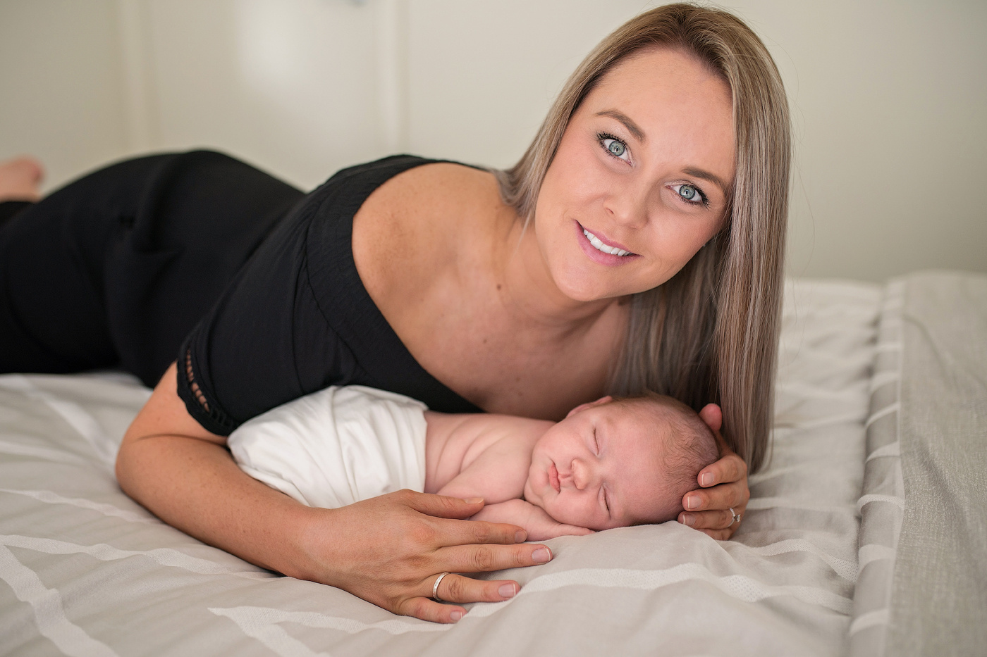 Lifestyle newborn session price guide. Newborn and family photographer. Hills District. Sydney