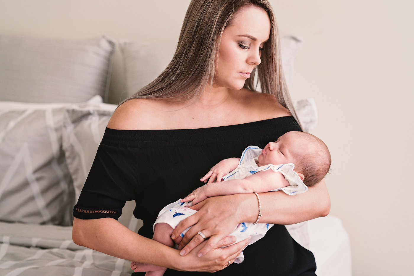 Lifestyle newborn session price guide. Newborn and family photographer. Hills District. Sydney