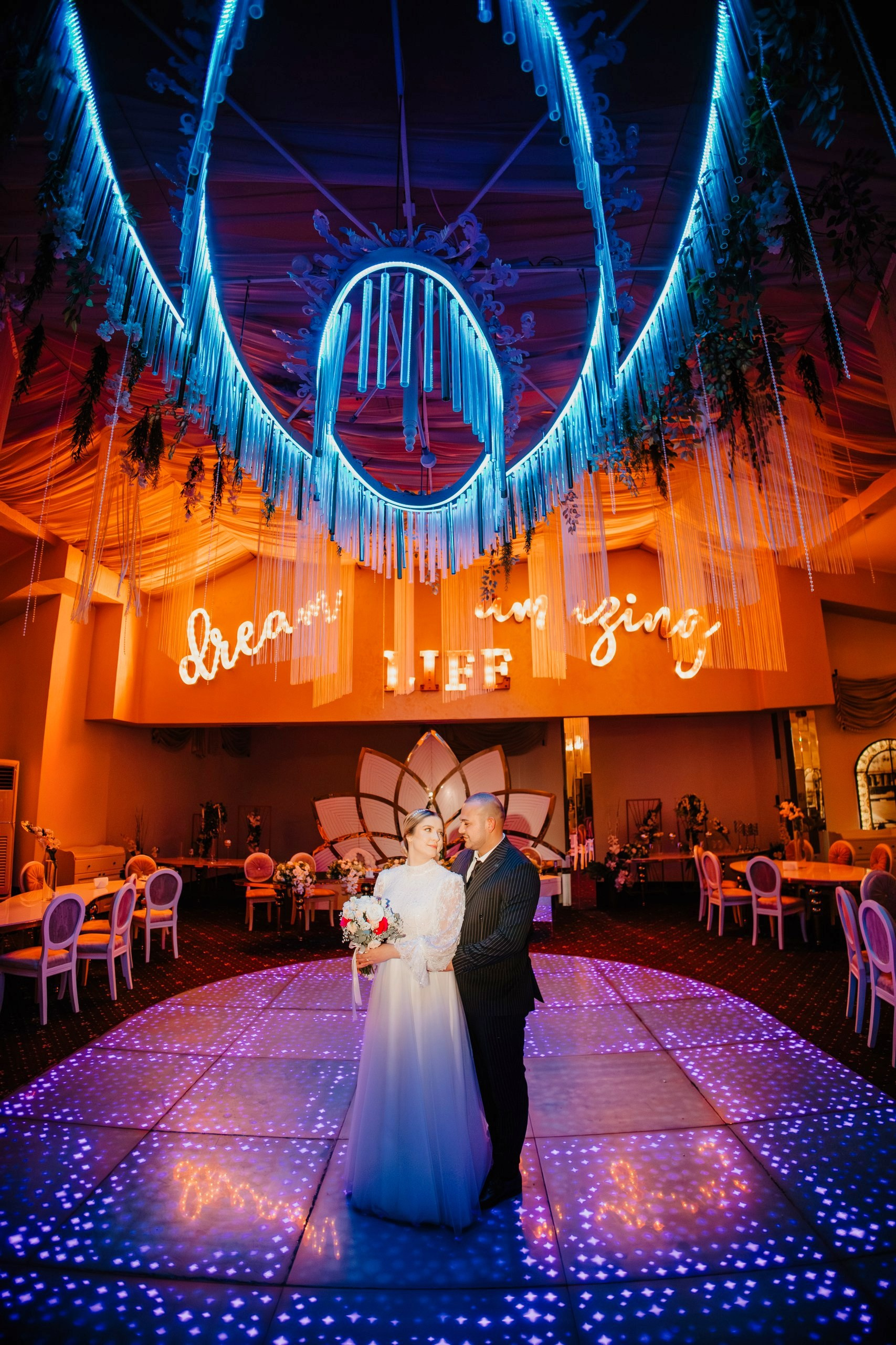 Fotograf nuntă Târgu Neamț – Samuel și Roxana, fotografie autentică realizată de AlinoFotoStudio 2. Fotograf nuntă Iași, Bacău, Suceava și Botoșani – Alin Chirilă surprinzând momente reale de nuntă 3. Fotografie de nuntă cu emoție și credință – AlinoFotoStudio, fotograf povestitor 4. Fotograf profesionist nuntă în Moldova – cadre naturale și pline de emoție 5. Alin Chirilă fotograf nuntă – poveste reală surprinsă prin fotografie 6. Fotograf nuntă cu stil documentar – momente autentice din ziua nunții Pregătiri mireasă acasă – fotografie naturală realizată de Alin Chirilă fotograf nuntă 8. Detalii din ziua nunții – fotograf nuntă Iași și Botoșani, AlinoFotoStudio 9. Emoții din dimineața nunții – fotograf profesionist Moldova 10. Cadre autentice din pregătiri – fotograf nuntă Suceava și Bacău Ceremonie religioasă nuntă – moment emoționant surprins de fotograf Alin Chirilă 12. Nuntă cu valori creștine – fotografie din biserică realizată cu discreție 13. Rugăciune și emoție în ziua nunții – fotograf nuntă Târgu Neamț 14. Legământ în fața lui Dumnezeu – fotografie de nuntă autentică 15. Fotograf nuntă biserică – momente sincere și pline de semnificație Petrecere de nuntă – cadre naturale realizate de AlinoFotoStudio 17. Bucurie și dans la nuntă – fotograf nuntă Iași și împrejurimi 18. Momente autentice de la restaurant – fotograf nuntă Bacău Suceava 19. Atmosferă de nuntă surprinsă discret – Alin Chirilă fotograf -AlinoFotoStudio – fotograf nuntă cu abordare naturală și emoțională 21. Alin Chirilă fotograf – povestitor prin fotografie de nuntă 22. Fotograf nuntă în Moldova – stil documentar și autentic 23. Fotografie de nuntă sinceră și elegantă – AlinoFotoStudio- Fotograf nuntă Iași Bacău Suceava Botoșani – Alin Chirilă AlinoFotoStudio 26. Fotograf nuntă Târgu Neamț și Moldova – fotografie profesională de eveniment 27. Fotograf nuntă cu valori creștine și stil documentar – AlinoFotoStudio - Alin Chirilă – AlinoFotoStudio Fotograf nuntă Iași • Bacău • Suceava • Botoșani - Samuel & Roxana, Târgu Neamț -Momente reale, trăite sincer și păstrate pentru totdeauna.