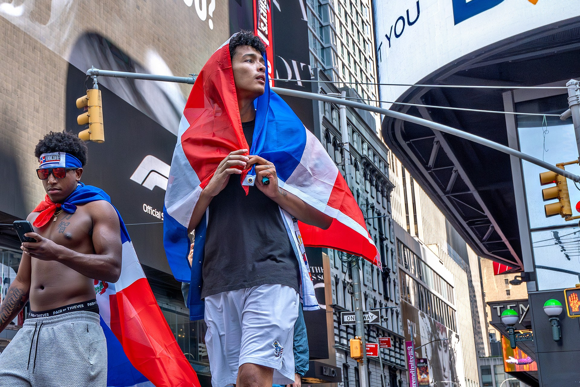 Dominican Day Parade NYC Photos — Sony A9 III + 16-35mm GM Lens Capturing 42nd to 55th Street in Stunning Street Photography. Emin Kuliyev — Award-Winning Wedding Photojournalist NYC & USA | Best Wedding Photographer Known for Candid, Timeless Moments