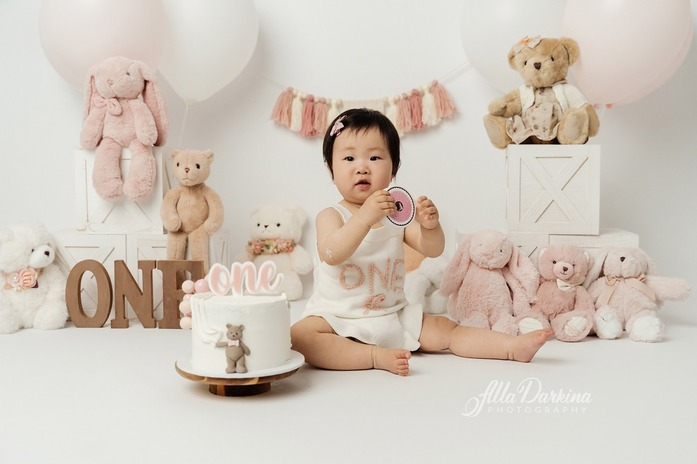 Cake smash session. Newborn and family photographer. Hills District. Sydney