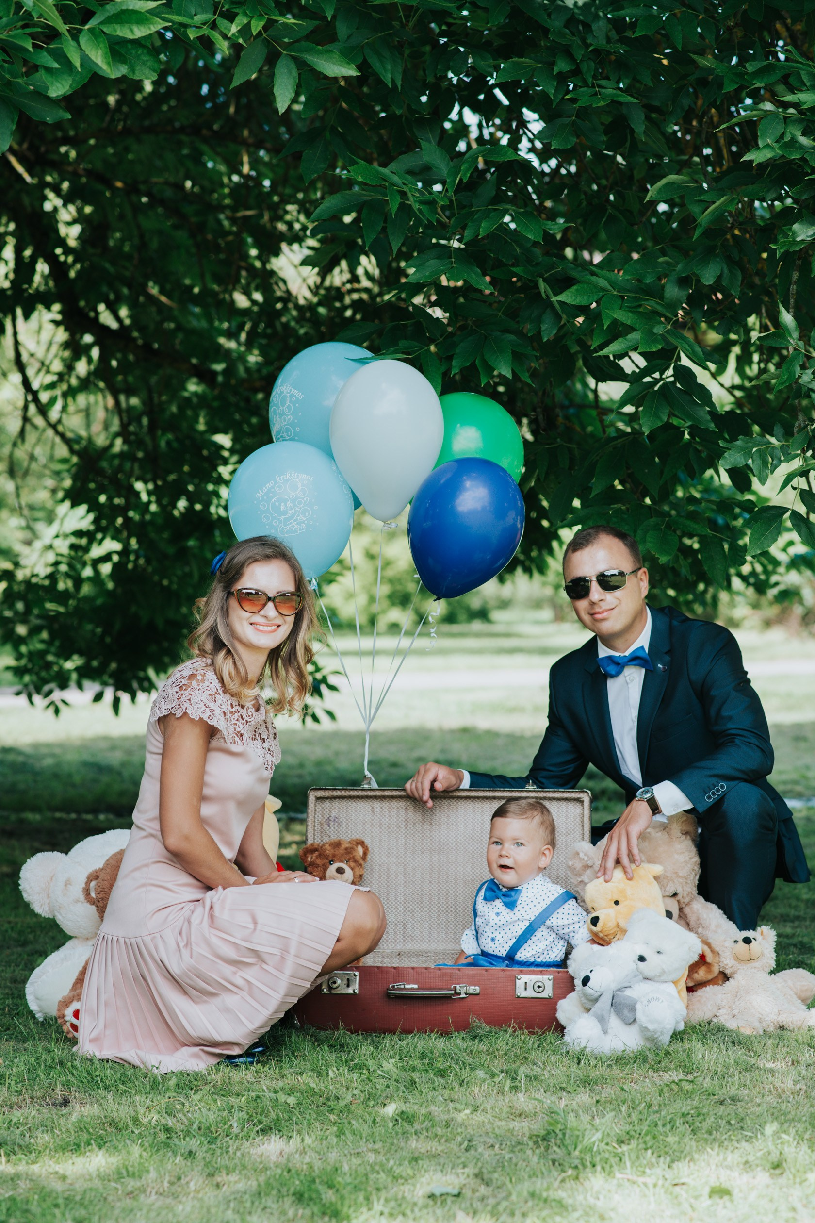 Krikštynos, krikštas, krikštynų fotosesija, ceremonija, bažnyčia krikštynų pasiruošimo fotografavimas. Krikštynų fotografas Vilnius Trakai kaina krikštynų fotografavimas fotografė personal.lt photogrpahy kainos šeima, vaikai profesionali natūrali meninė reportažinė klasikinė fotosesija, krikštynų fotosesija gamtoje