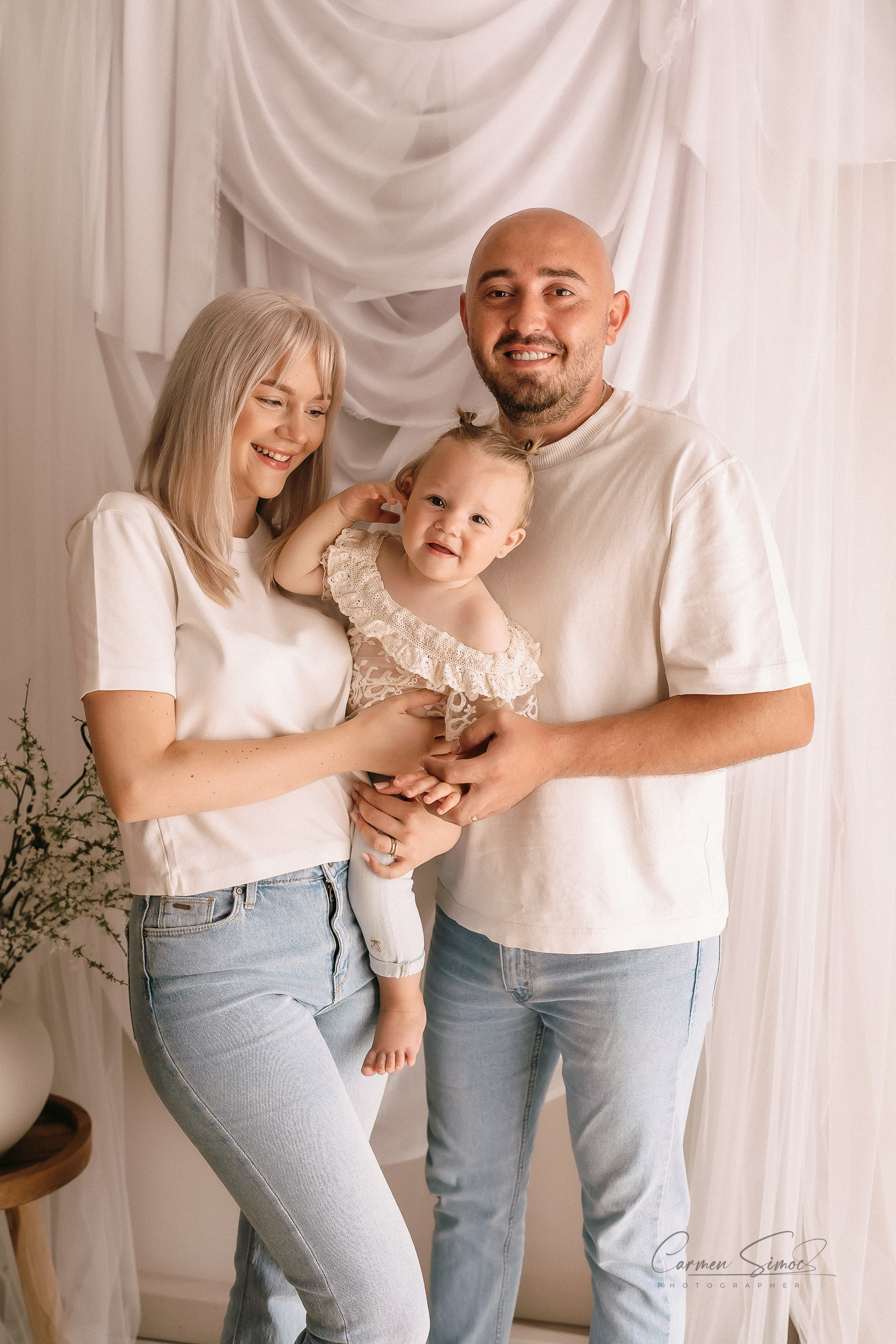 Servicii foto. Fotograf de familie, evenimente, produs și brand personal în Zalau, Cluj-Napoca Carmen Simoc