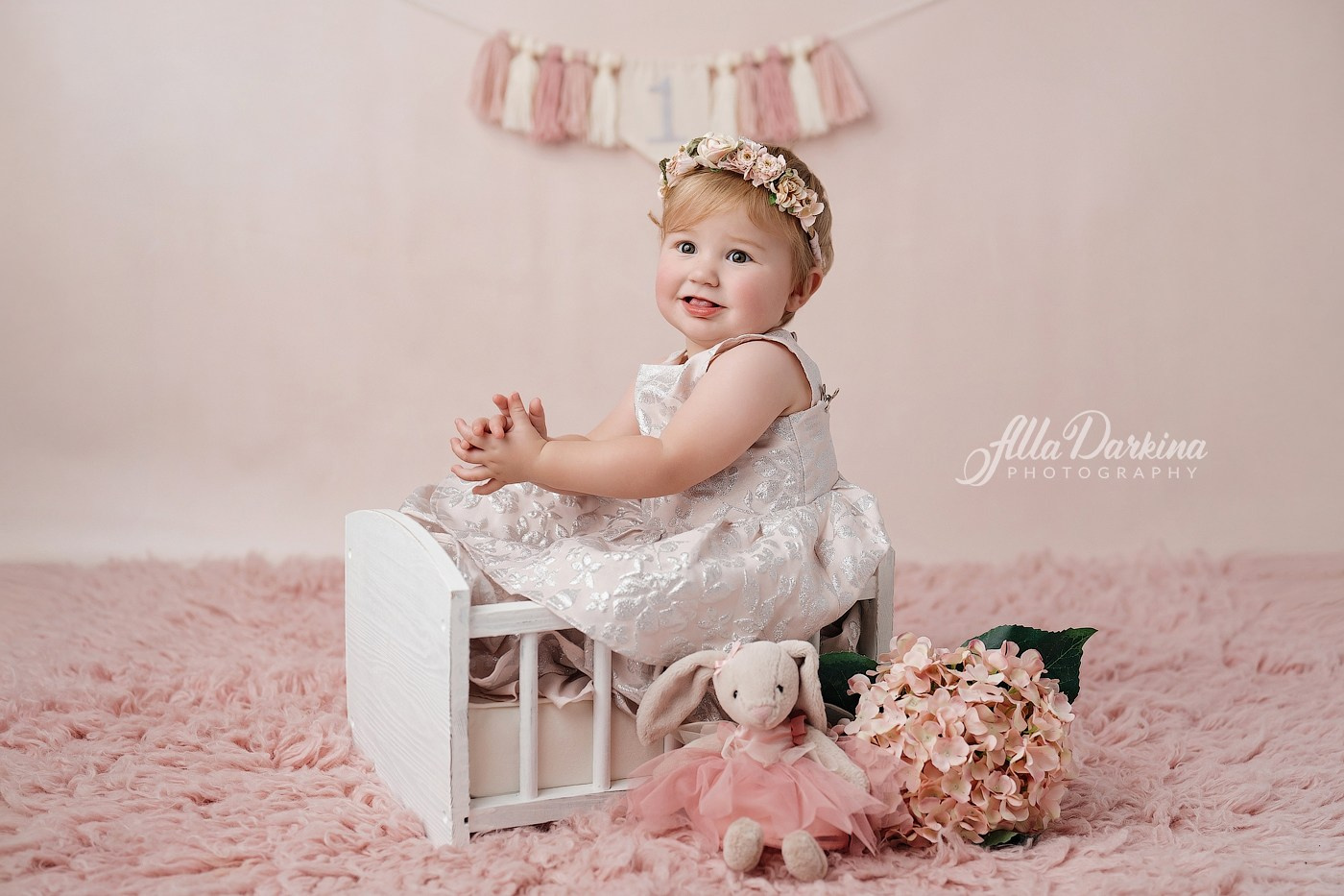 Photo session for 3-12 months babies price guide. Newborn and family photographer. Hills District. Sydney