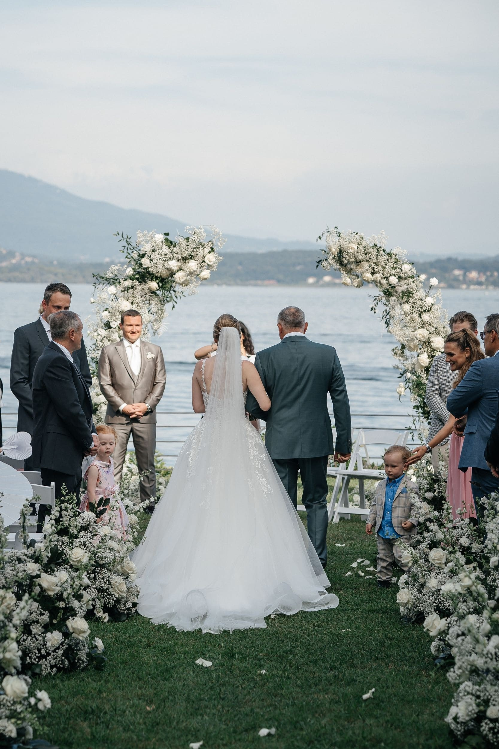 first look of the groom and bride