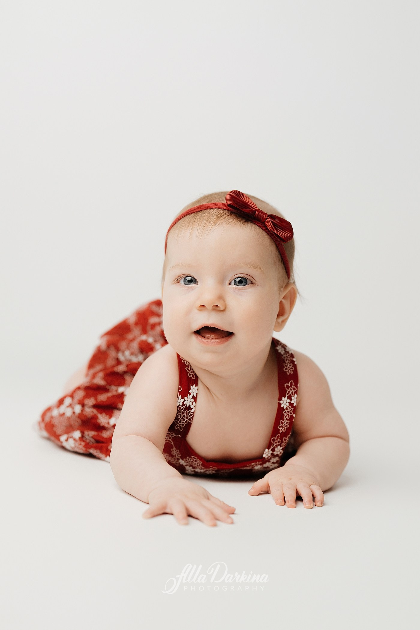 Photo session for 3-12 months babies price guide. Newborn and family photographer. Hills District. Sydney