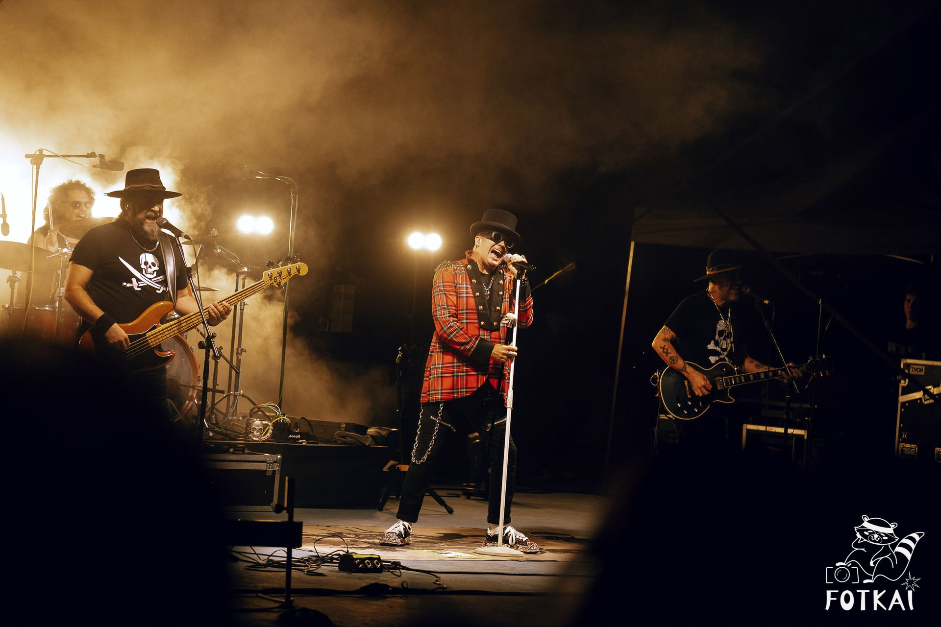 Фотоотчёт Street Food Market Torrevieja — Seguridad Social & Las Hienas DJs | FOTKAI