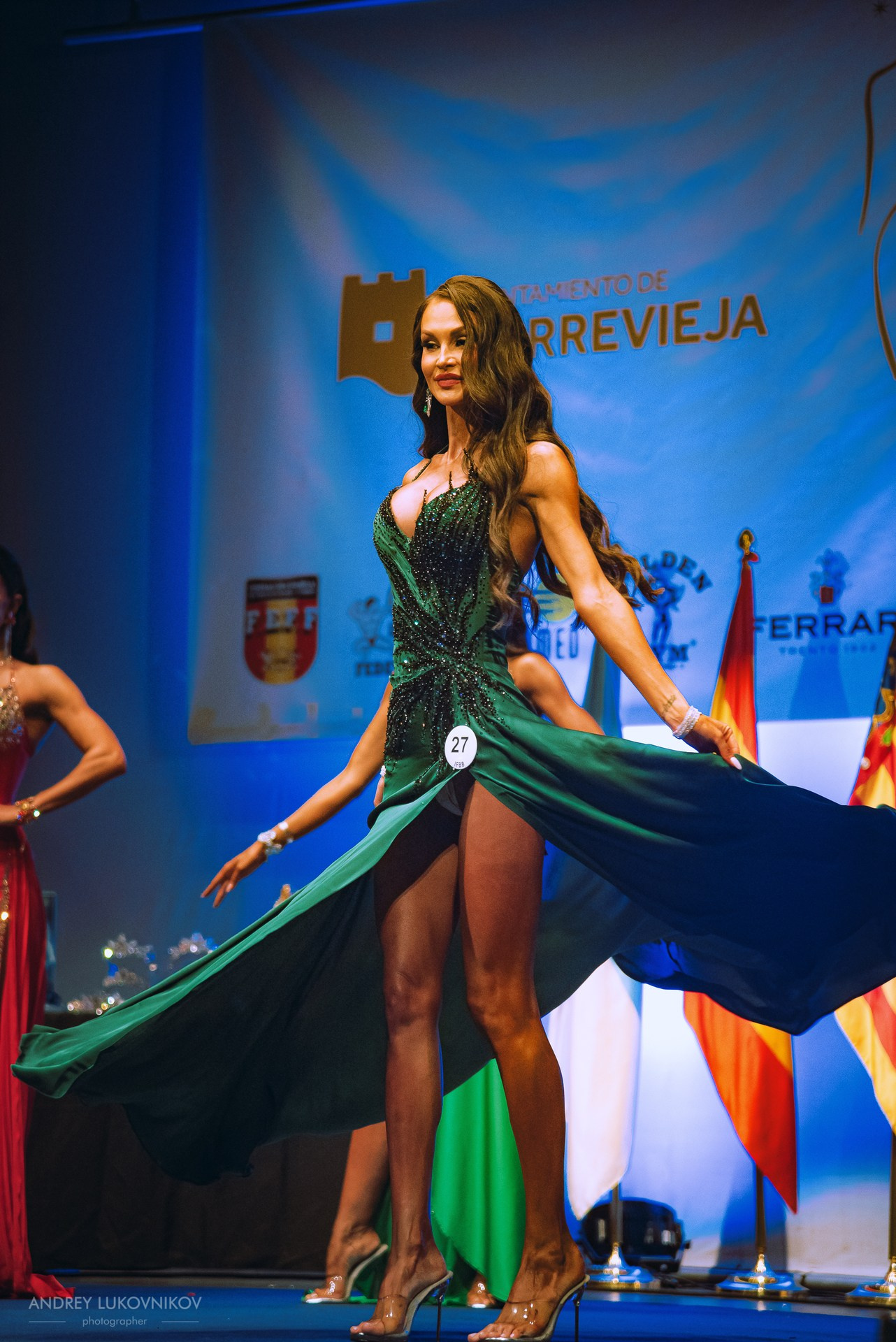 Sesión fotográfica de reportaje para el concurso internacional IFBB Miss Fit Model Europe 2024 en Torrevieja | Fotógrafo Andrey Lukovnikov