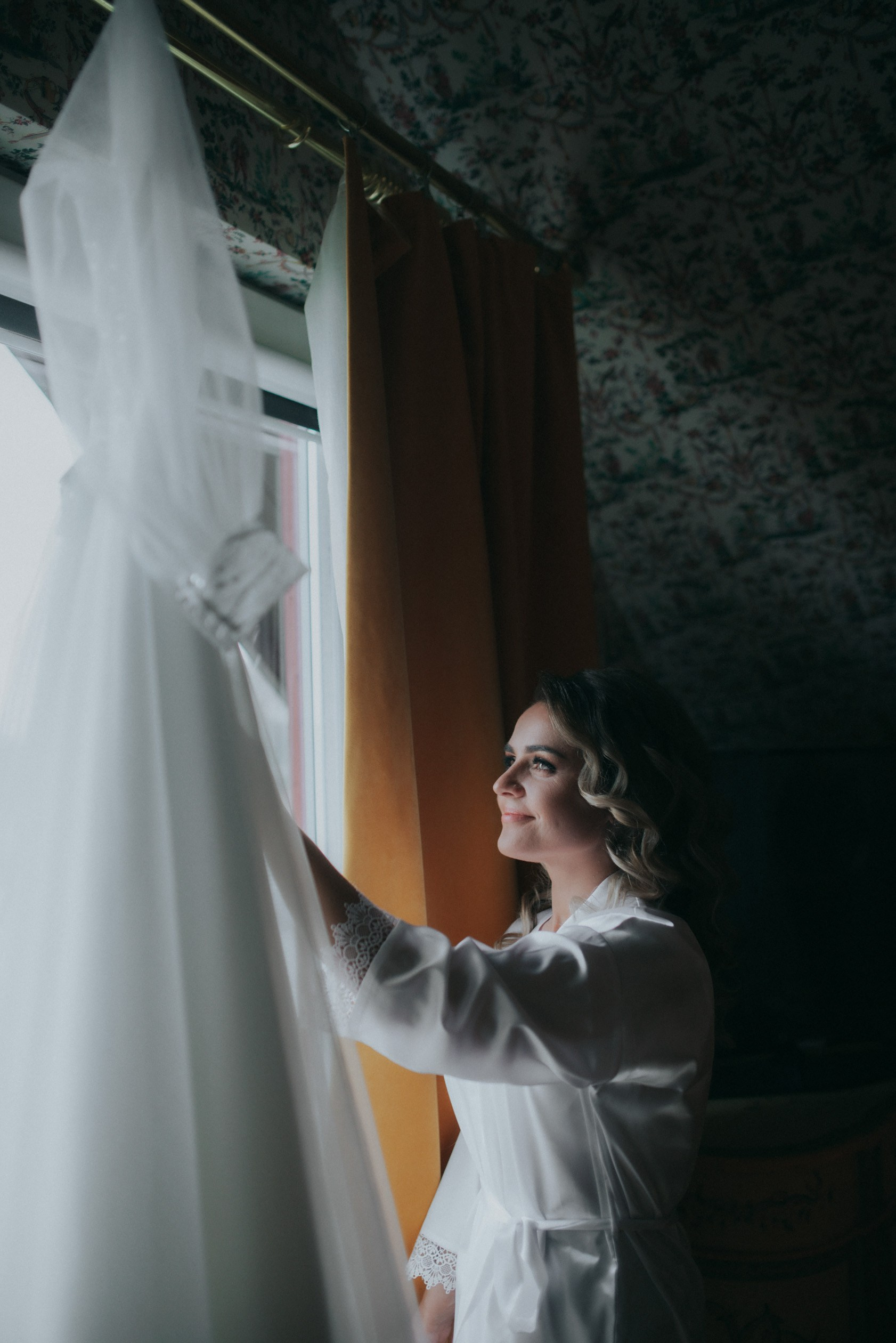 Vestuvių fotosesija, pasiruošimas, Vestuvių pasiruošimo fotografavimas. Vestuvių fotografas Vilnius Trakai kaina vestuvių fotografavimas fotografė personal.lt photogrpahy kainos jaunoji jaunikis nuotaka santuoka vestuvės, profesionali natūrali meninė reportažinė klasikinė fotosesija