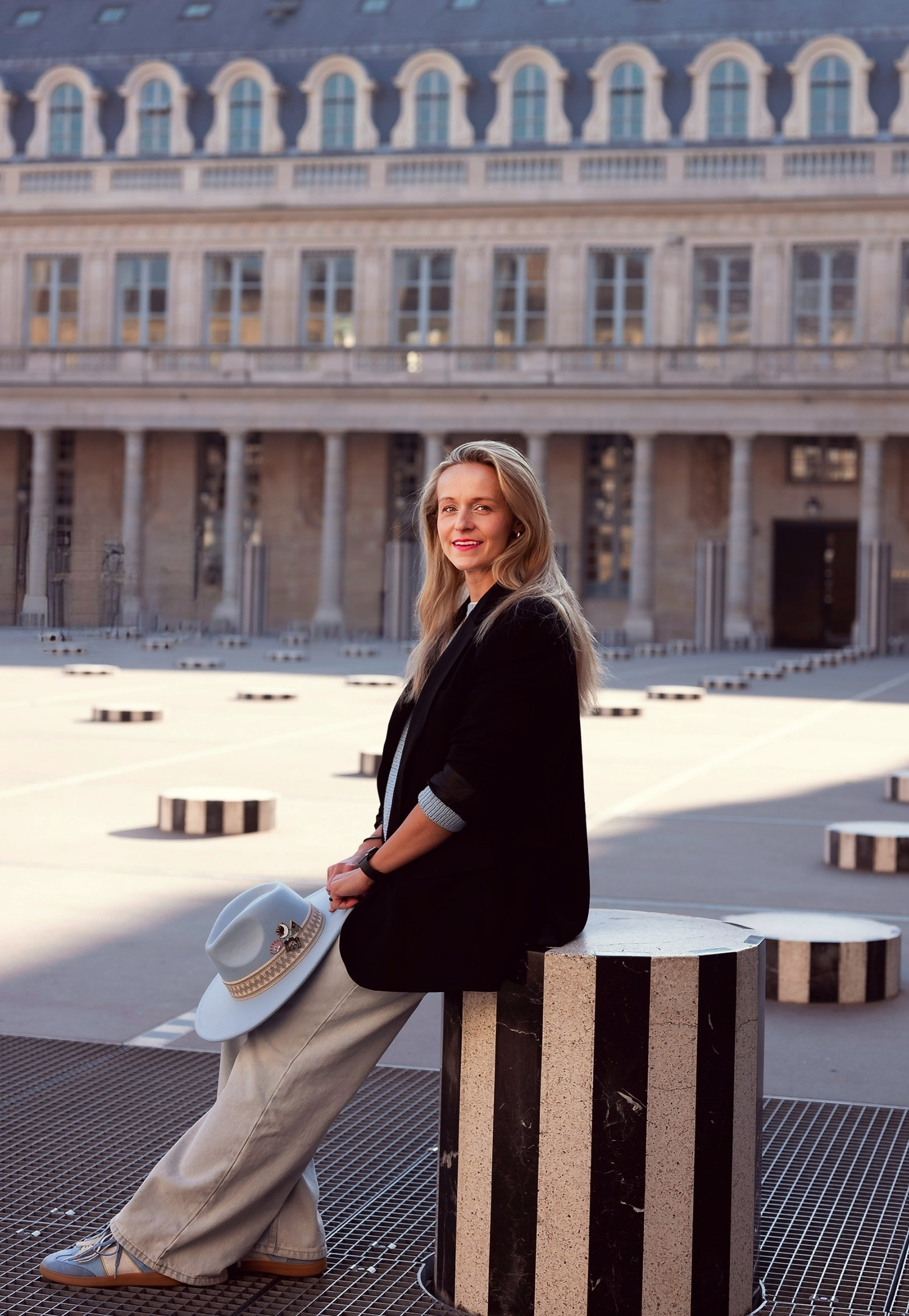 Street photoshoot in Paris. Alina Tagzieva- a photograper in Paris
