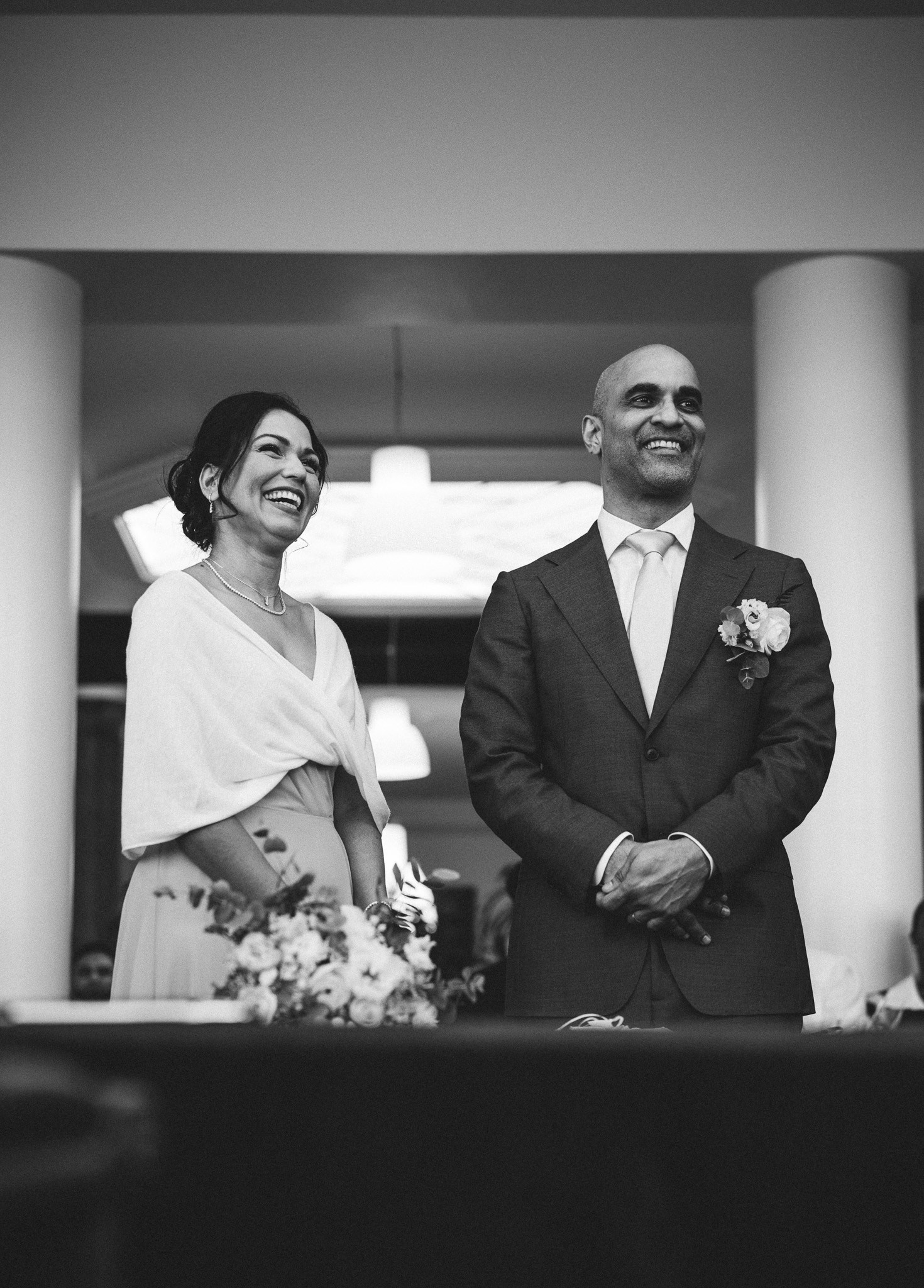 Authentieke emoties vastgelegd tijdens een burgerlijke trouwceremonie in Zaventem - Kapture Fotografie